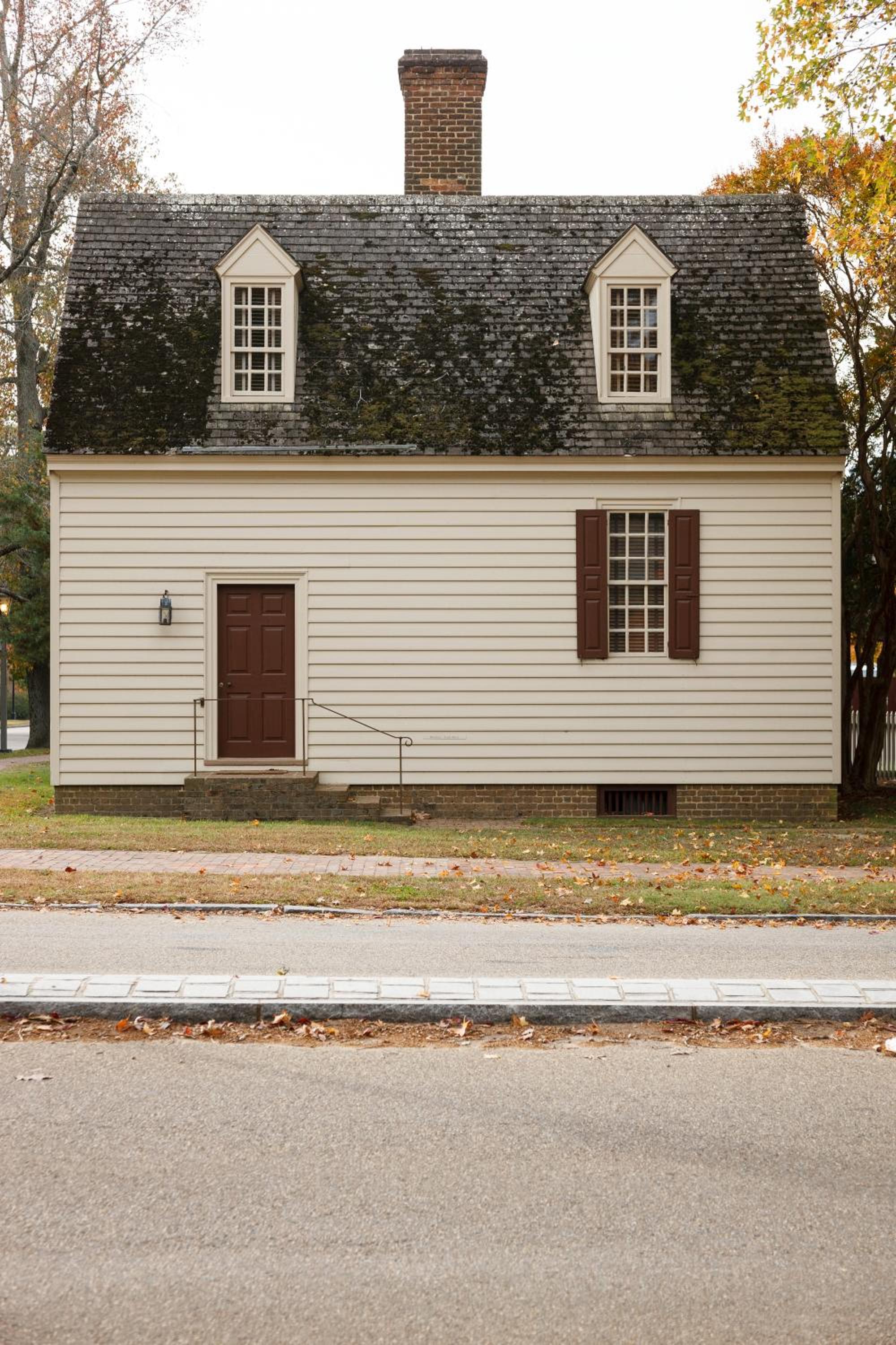 Two-Bedroom Deluxe Colonial House with Two Living Rooms  photo 2