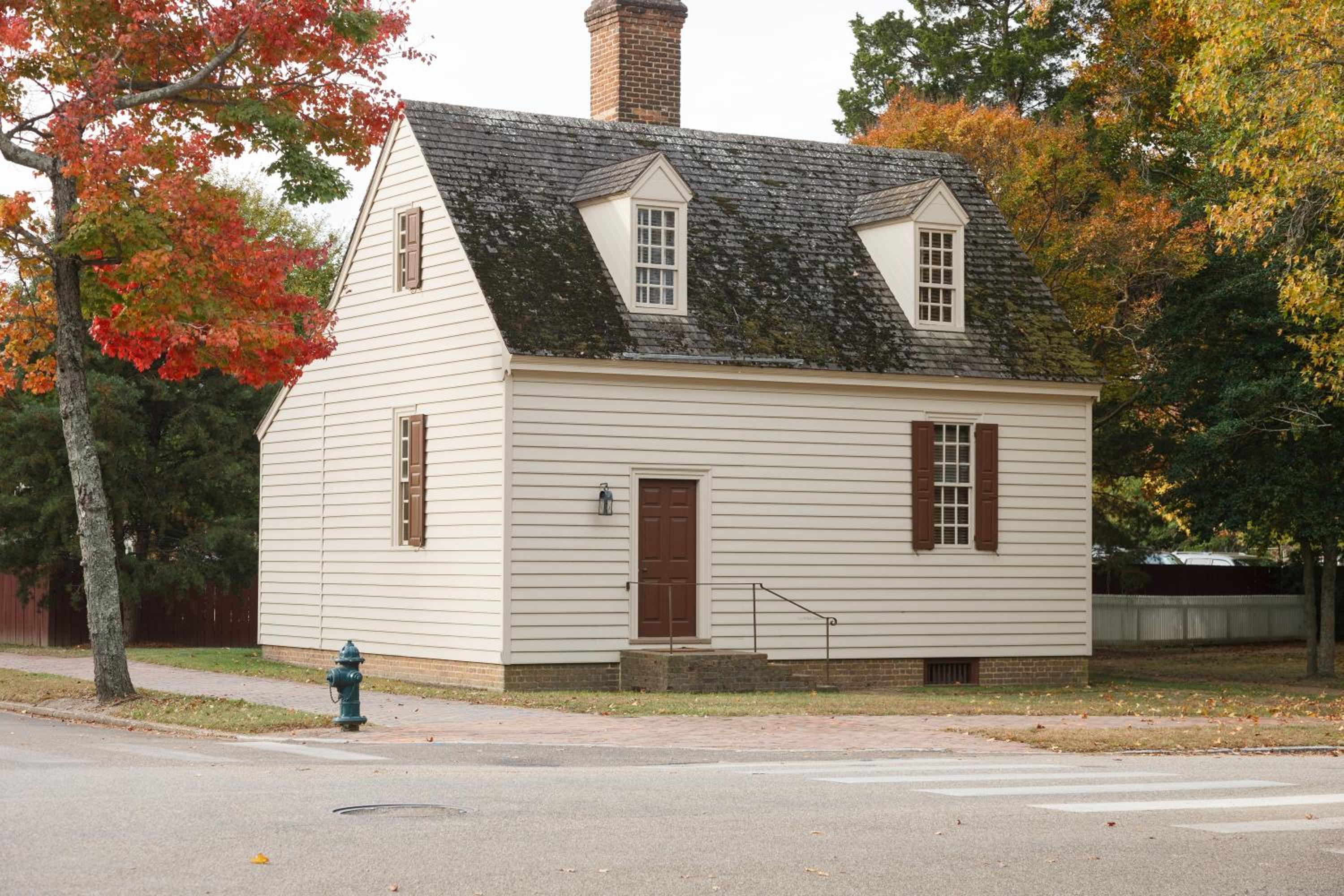 Two-Bedroom Deluxe Colonial House with Two Living Rooms  photo 3
