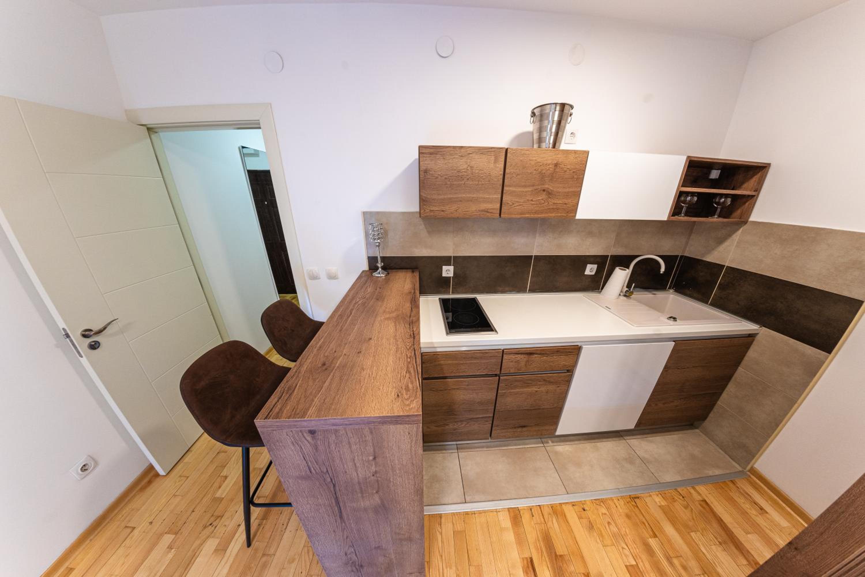 Studio with Balcony - Photo 5
