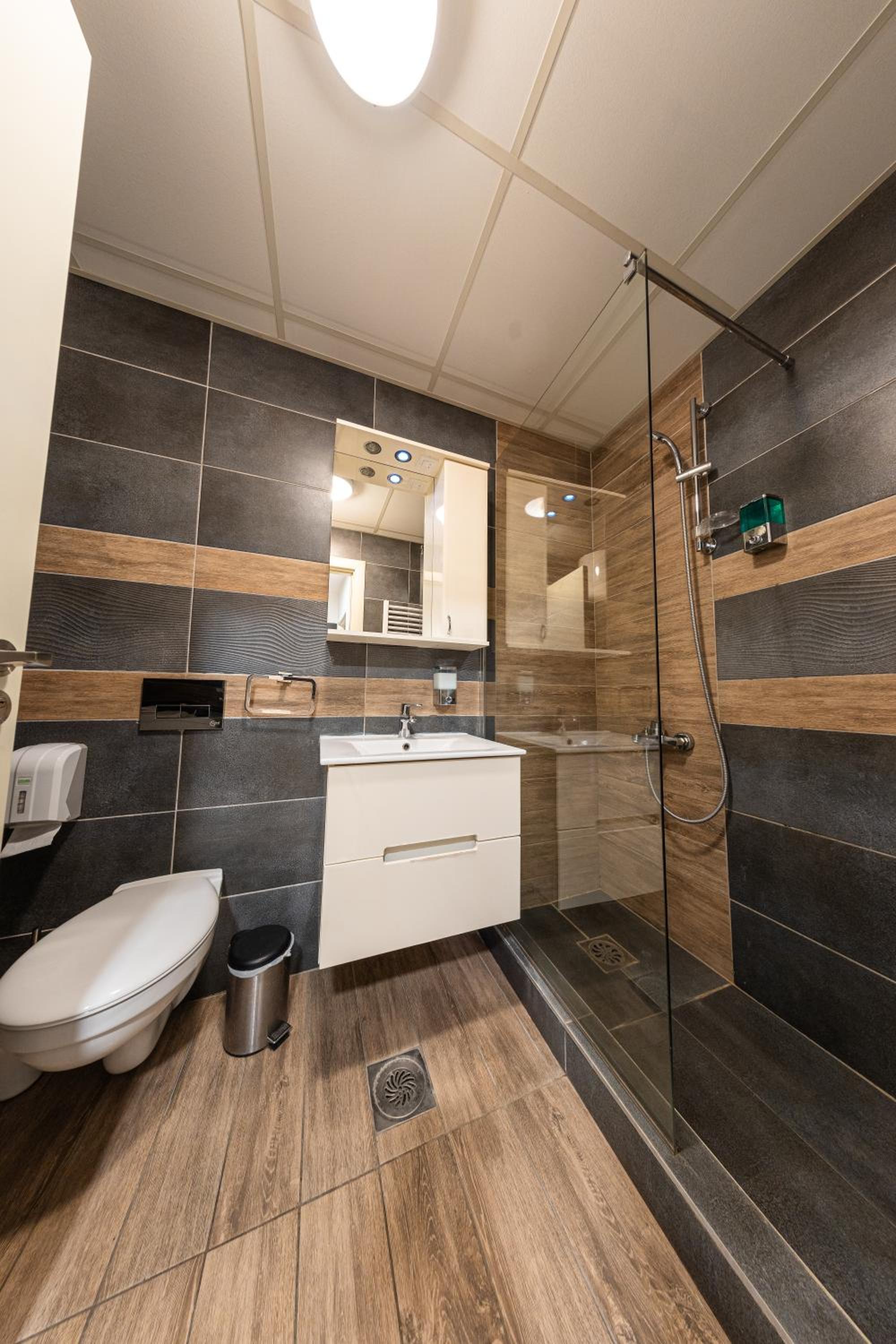 One-Bedroom Apartment with Balcony - Photo 7