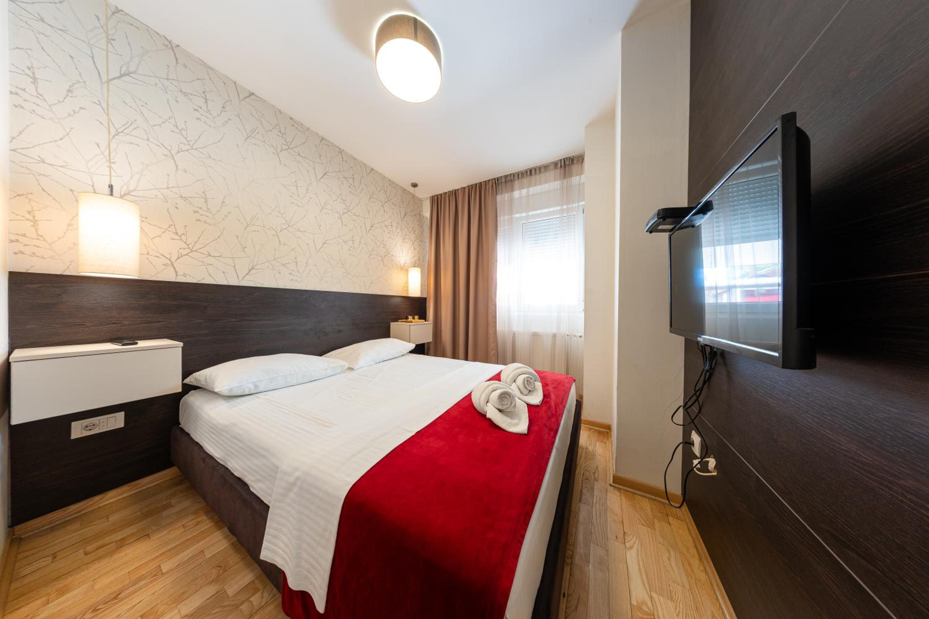 One-Bedroom Apartment with Balcony - Photo 5