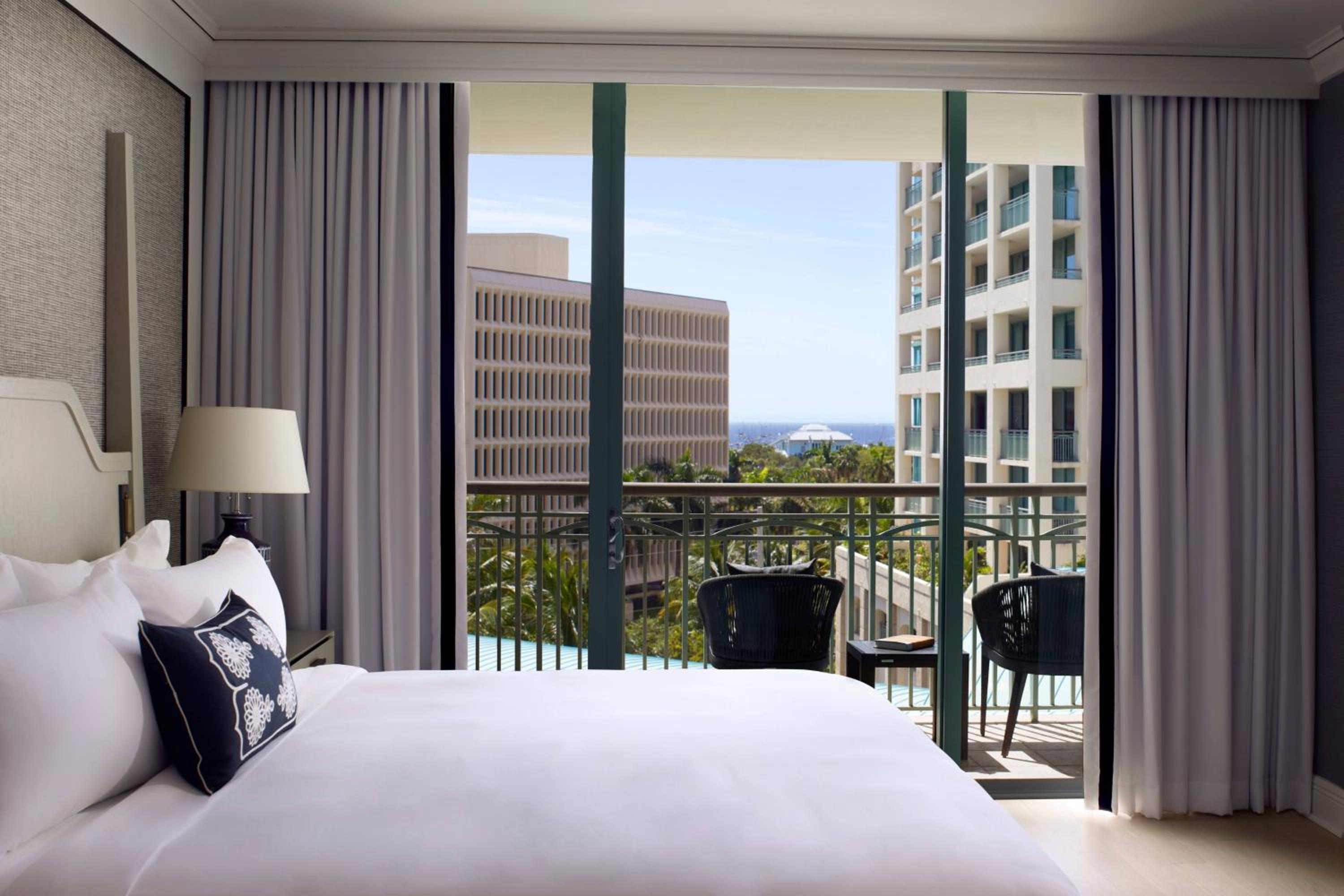 One Bedroom Executive Suite (Non Smoking)