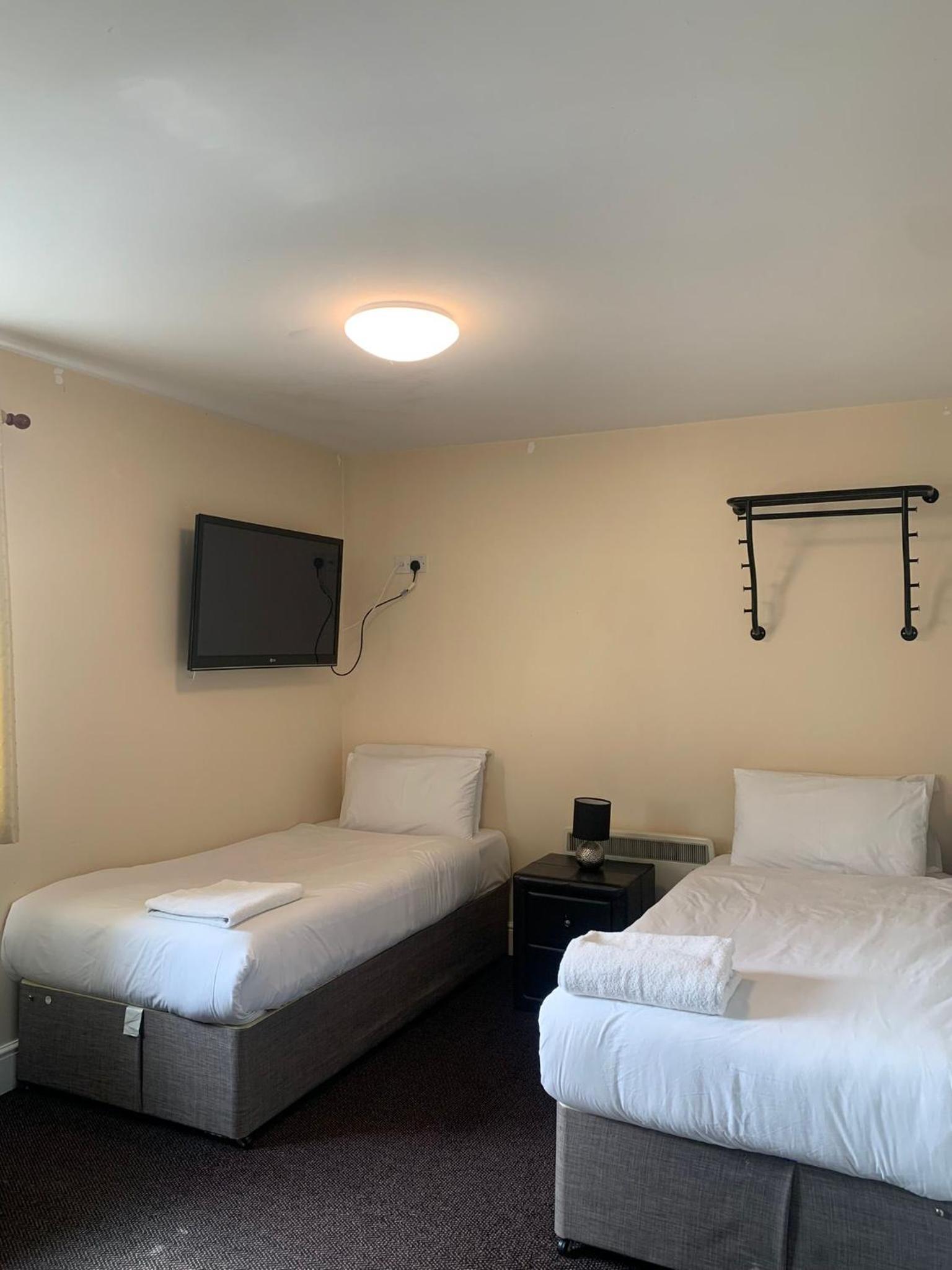 Standard Twin Room - Photo 1