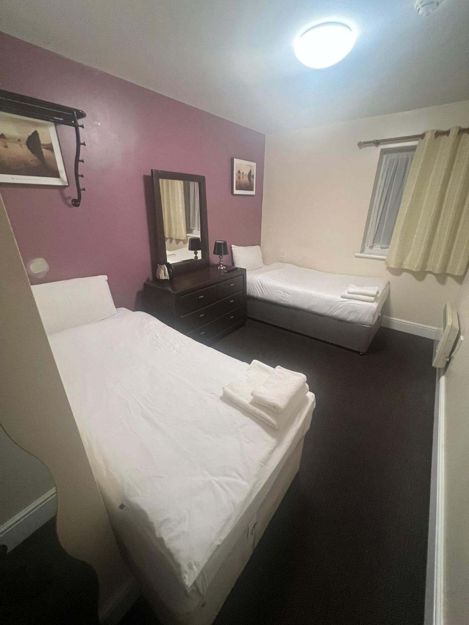 Standard Twin Room - Photo 2