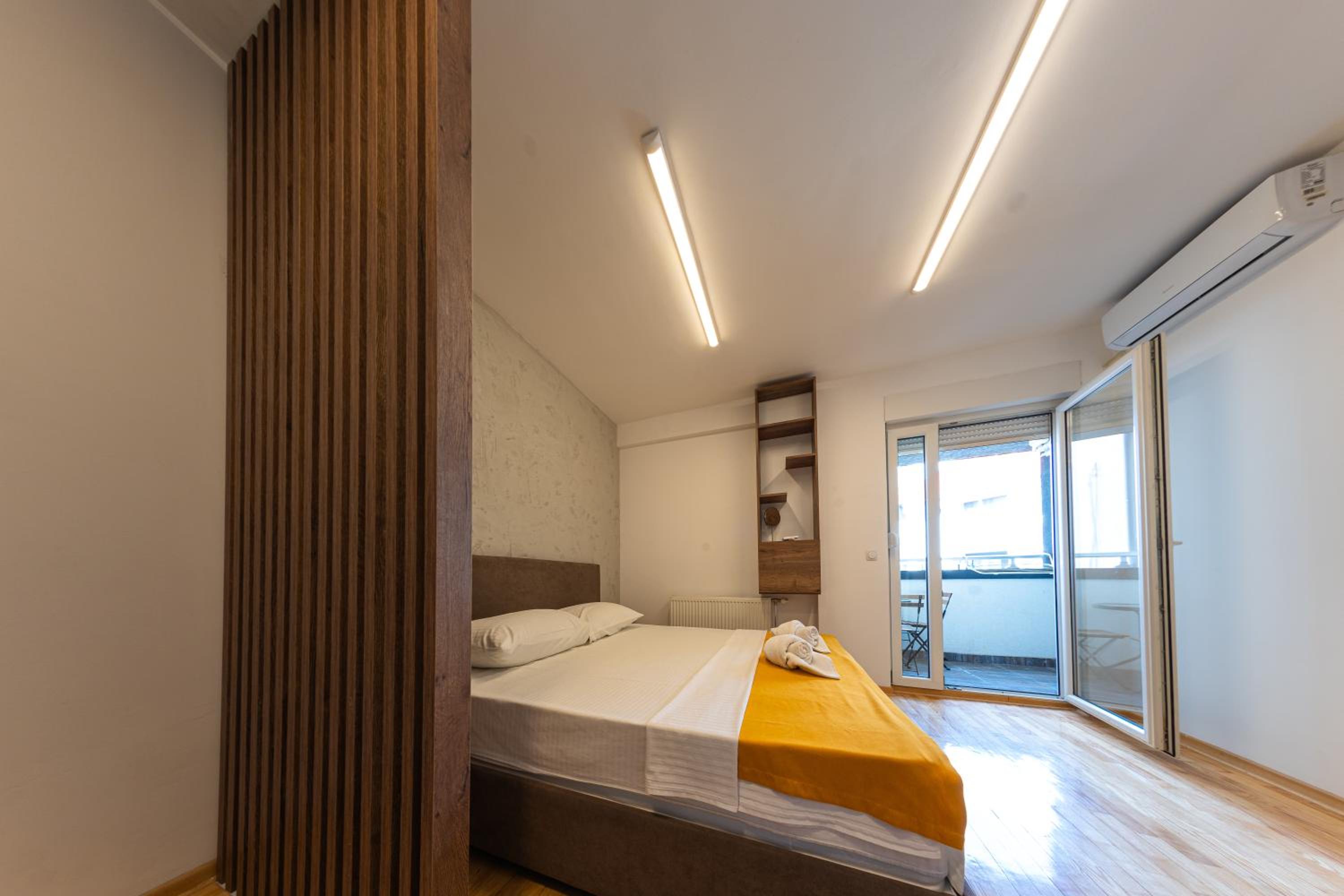 Studio with Balcony - Photo 4