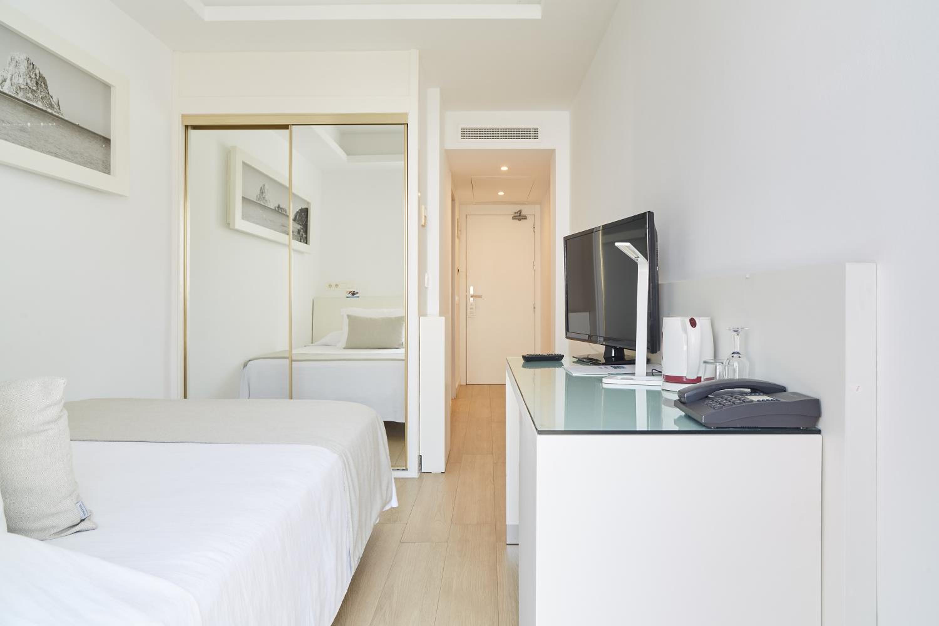 Single Room photo 2