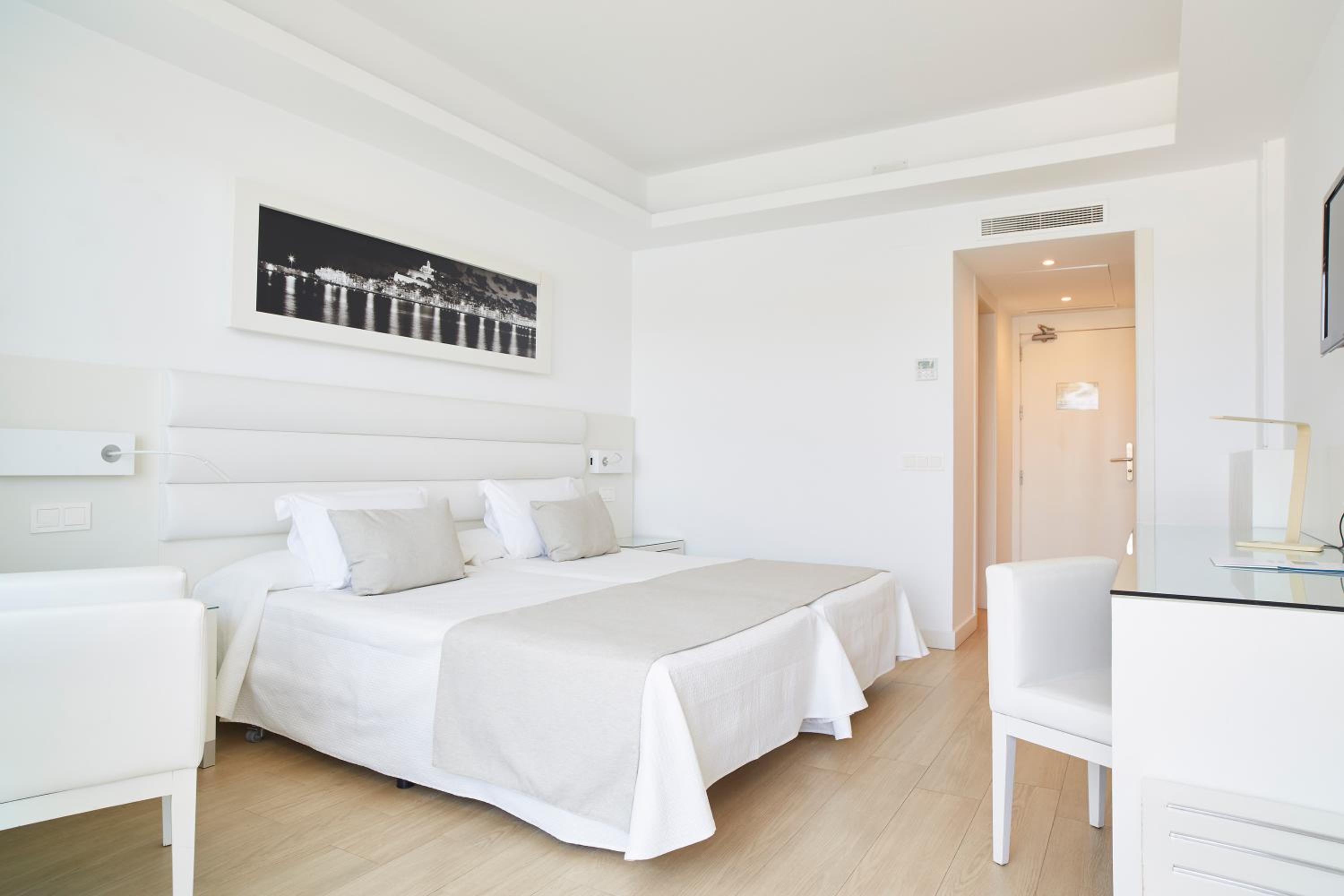 Double or Twin Room with Street View - Photo 1