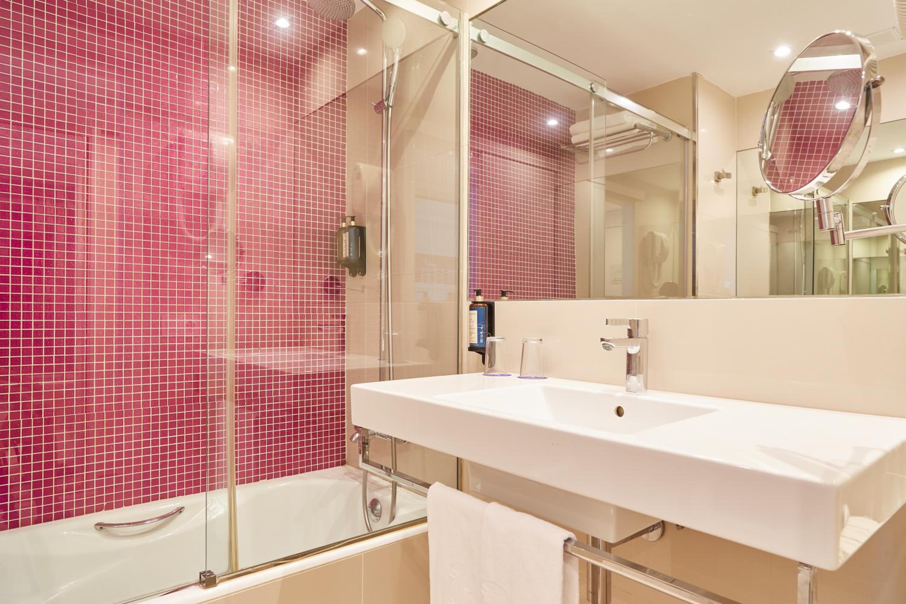 Double or Twin Room with Sea View - Photo 7