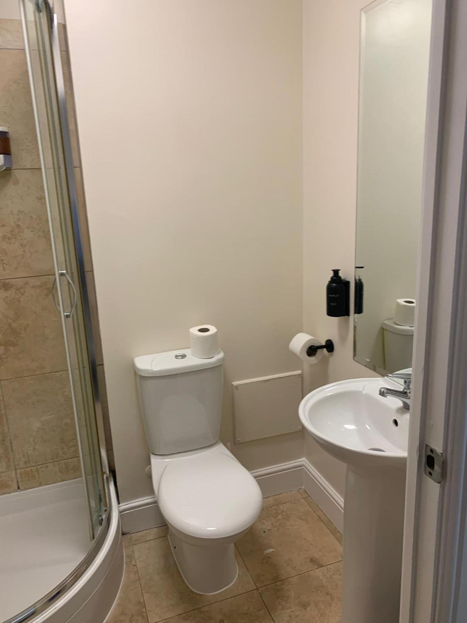 Standard Twin Room - Photo 3