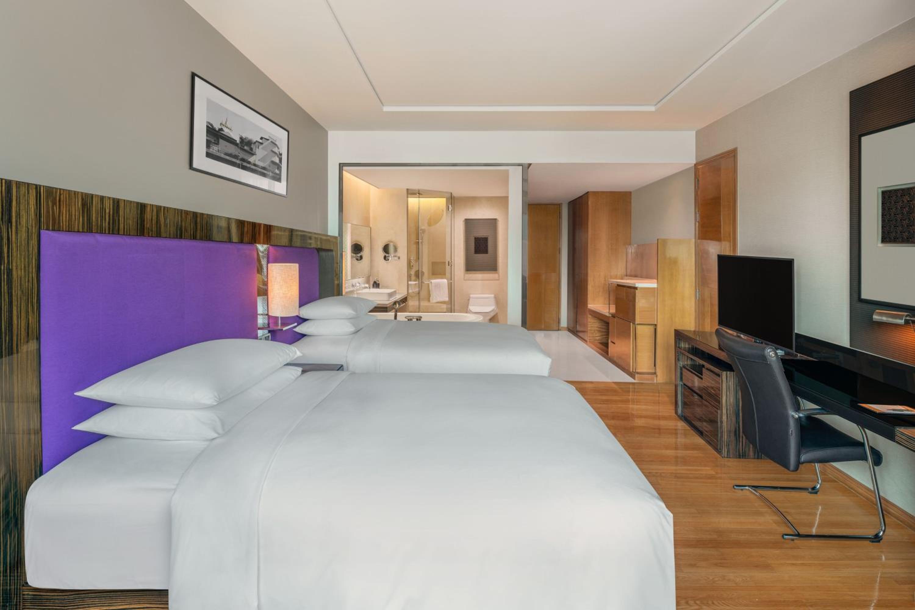 Executive Club Room, Two Double Bed, High Floor thumbnail 5