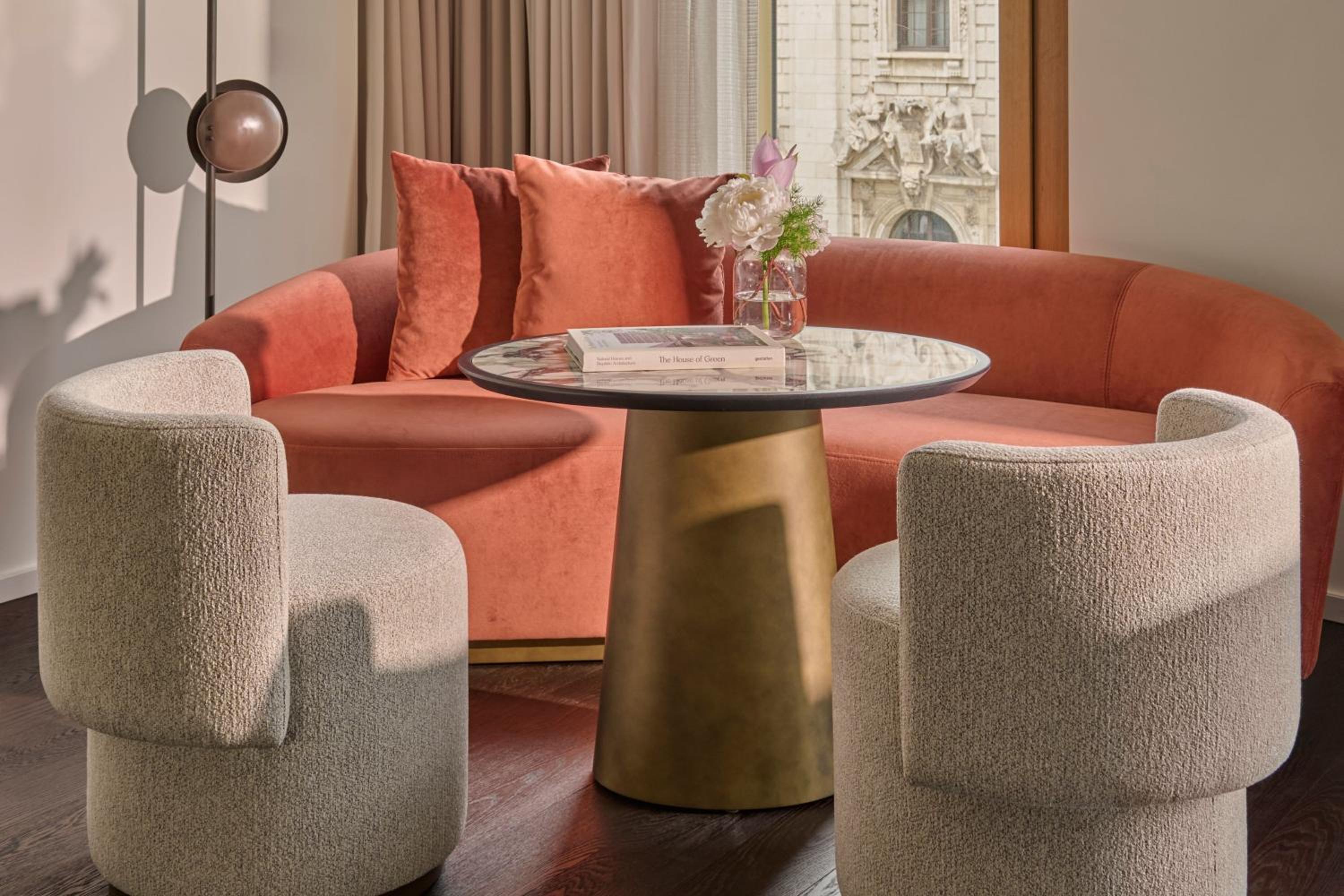 Grand Junior King Suite - Photo 2
