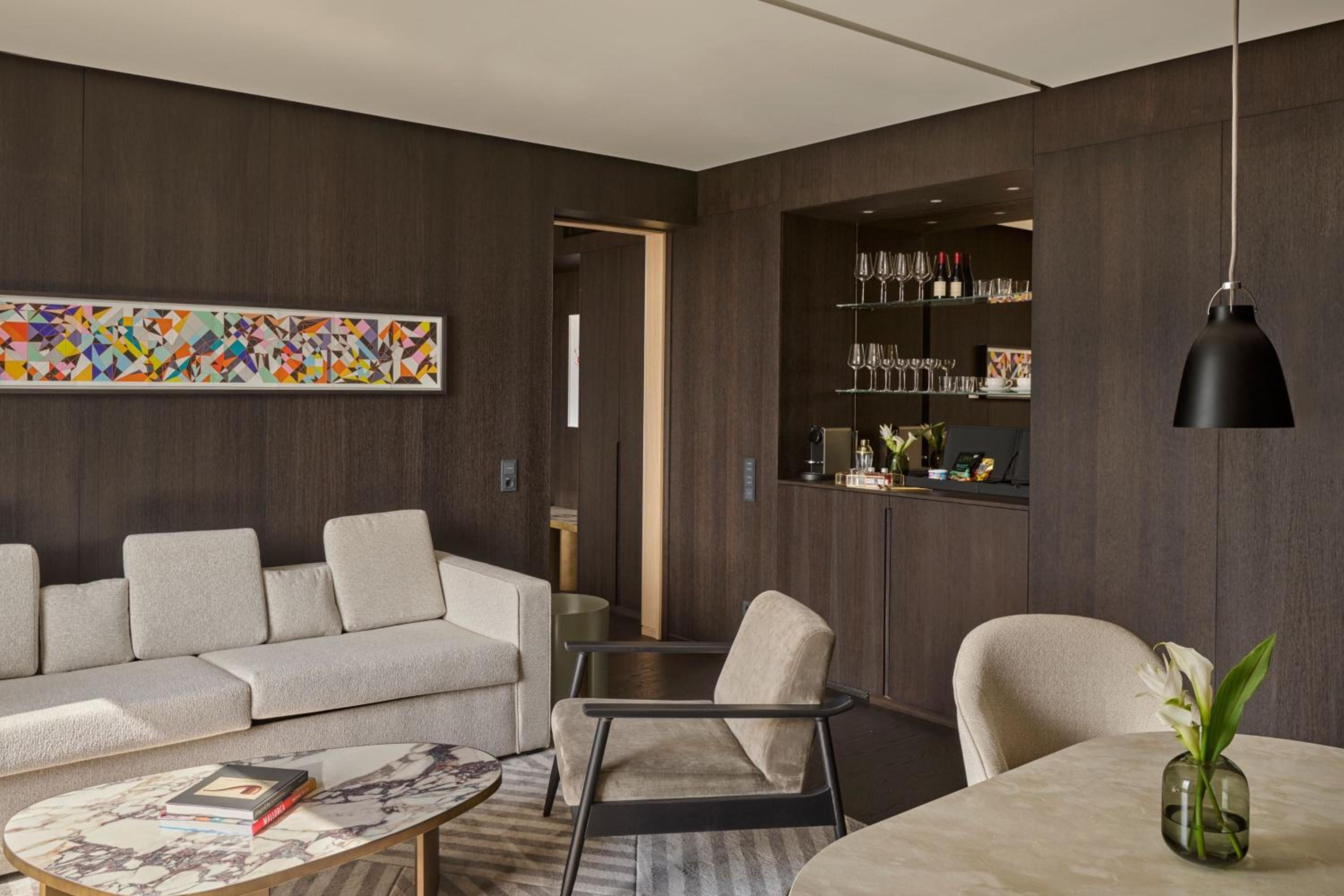 One-Bedroom Panorama King Suite with City View - Photo 7