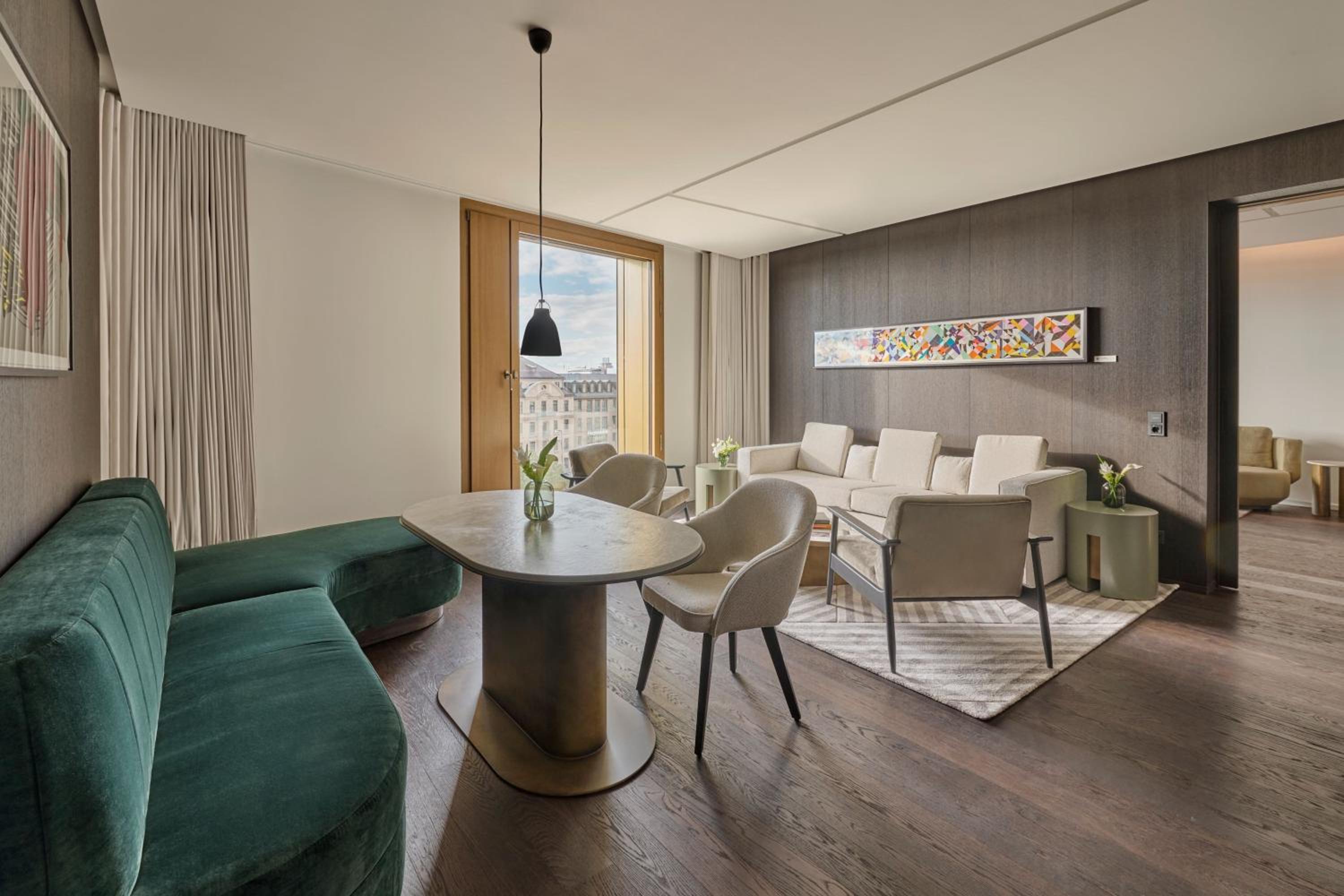One-Bedroom Panorama King Suite with City View - Photo 8