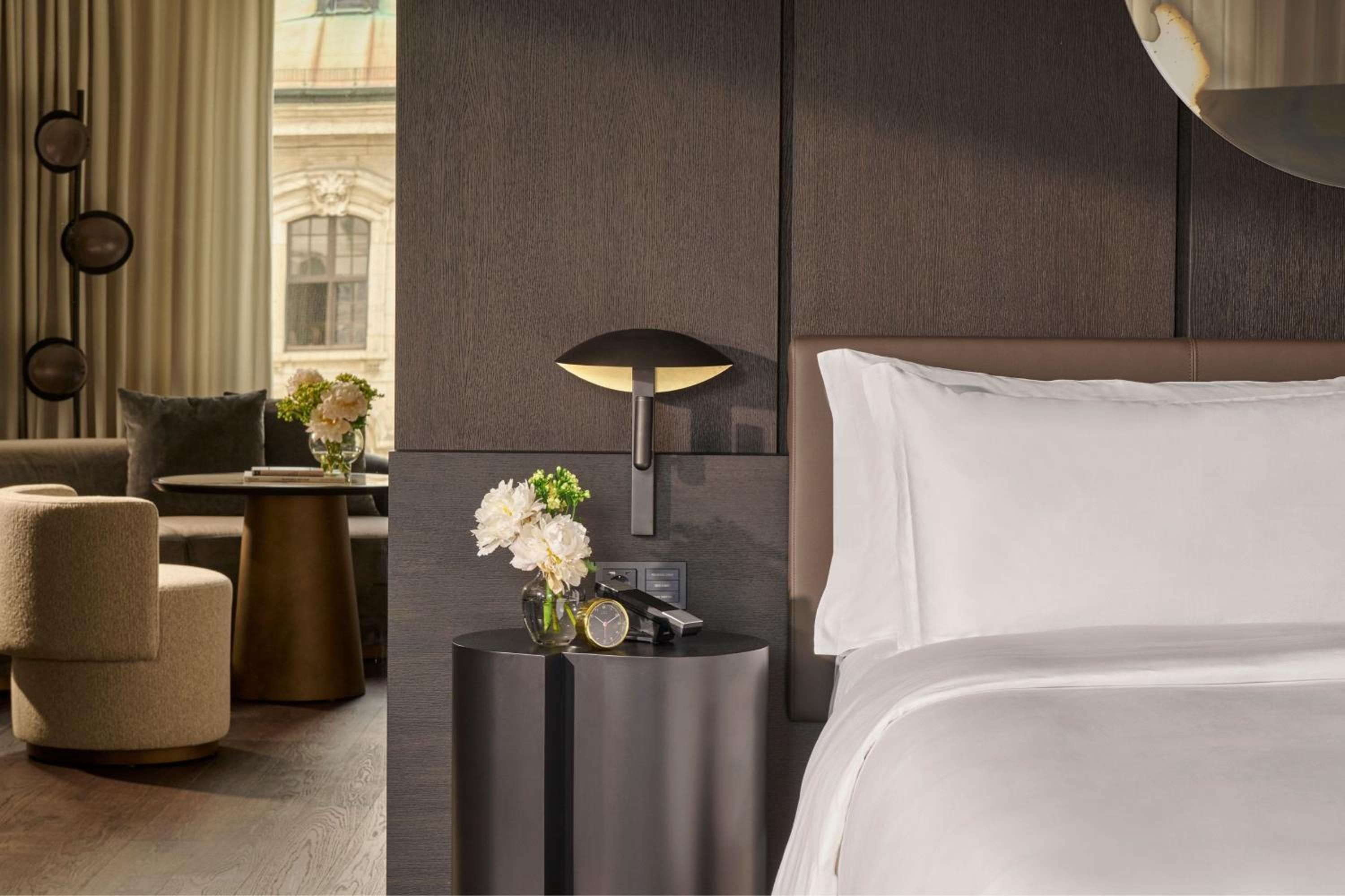 One-Bedroom Junior Suite - Photo 3