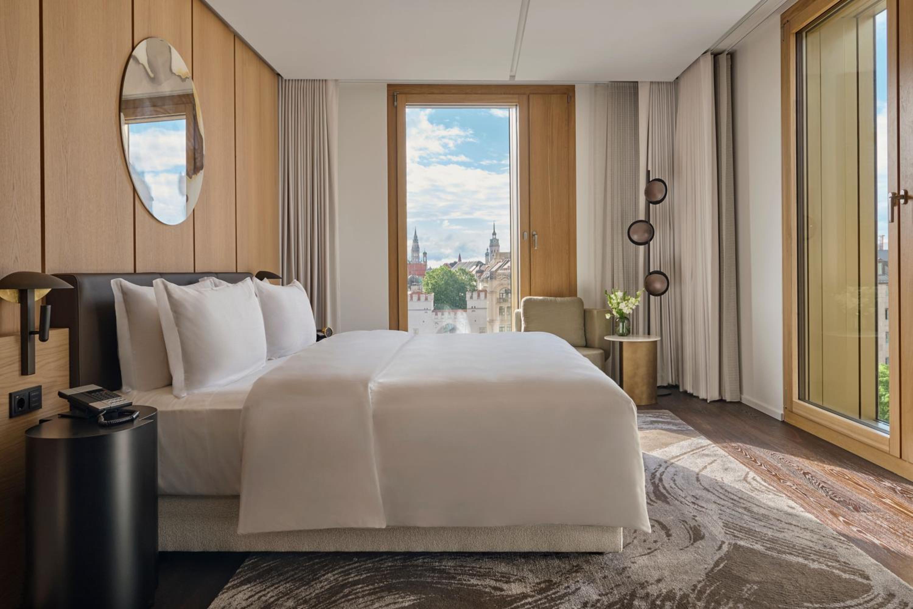 One-Bedroom Panorama King Suite with City View - Photo 1