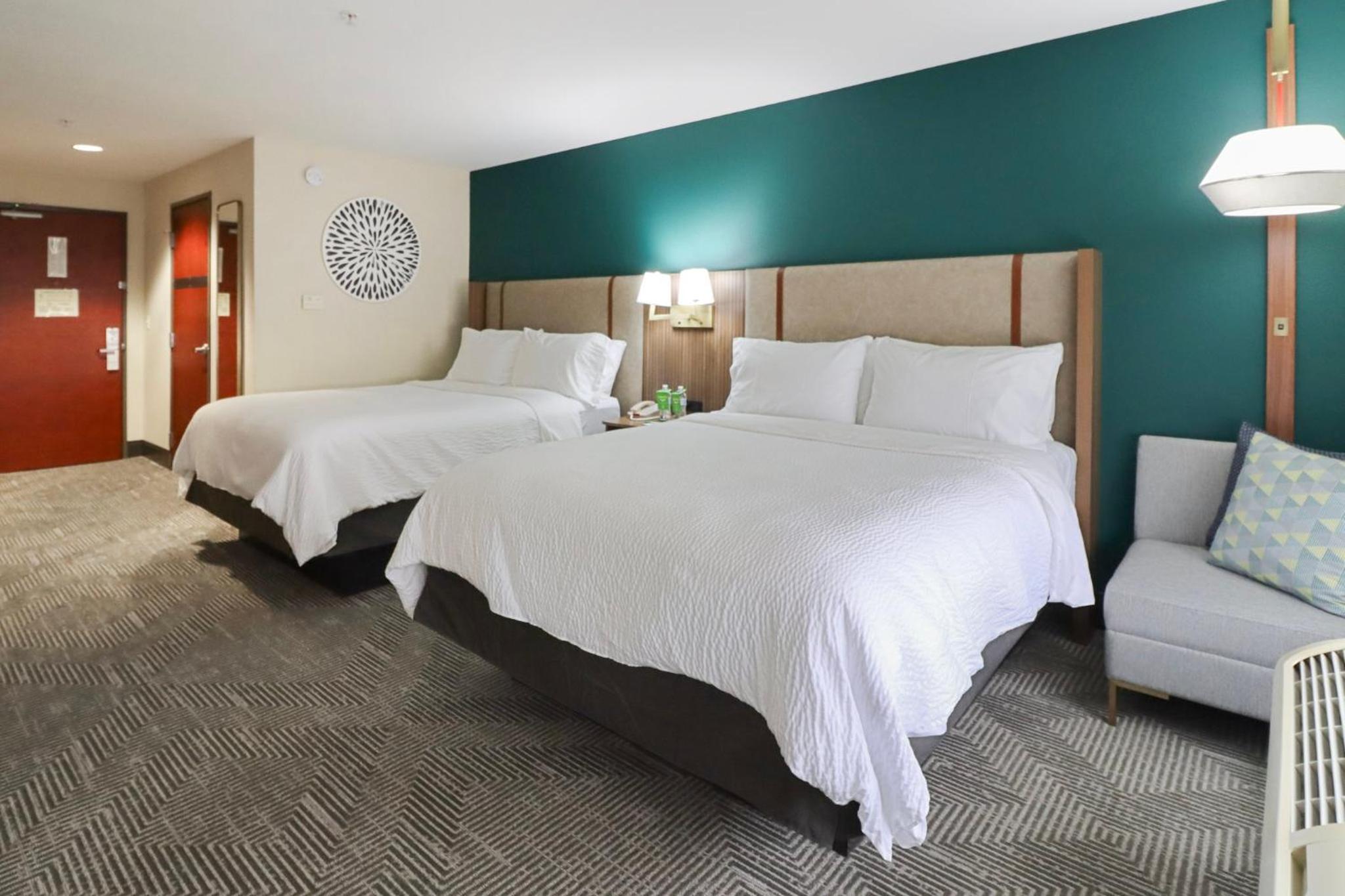 Standard Room with Two Queen Beds - Photo 1