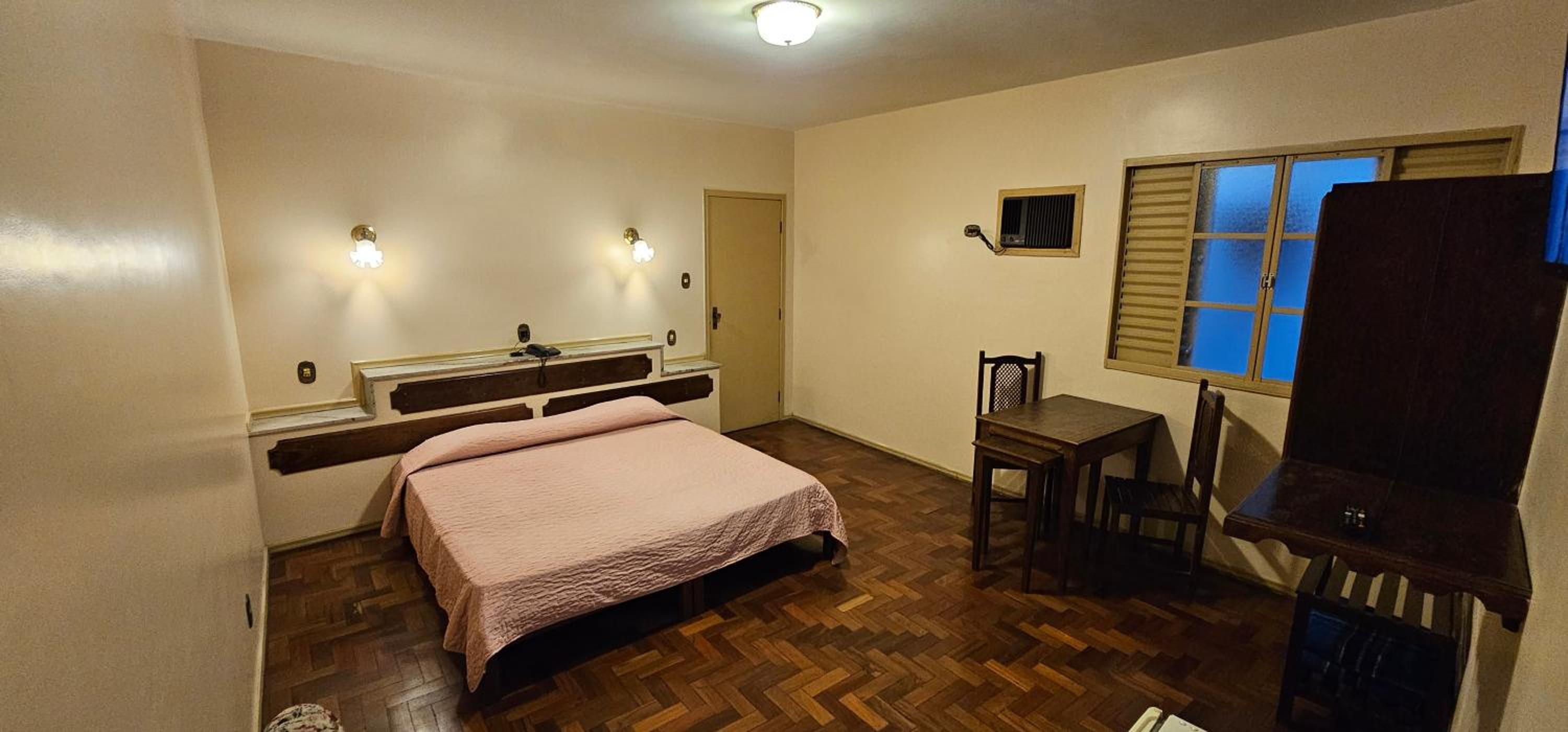 Double Room with Private Bathroom - Photo 2