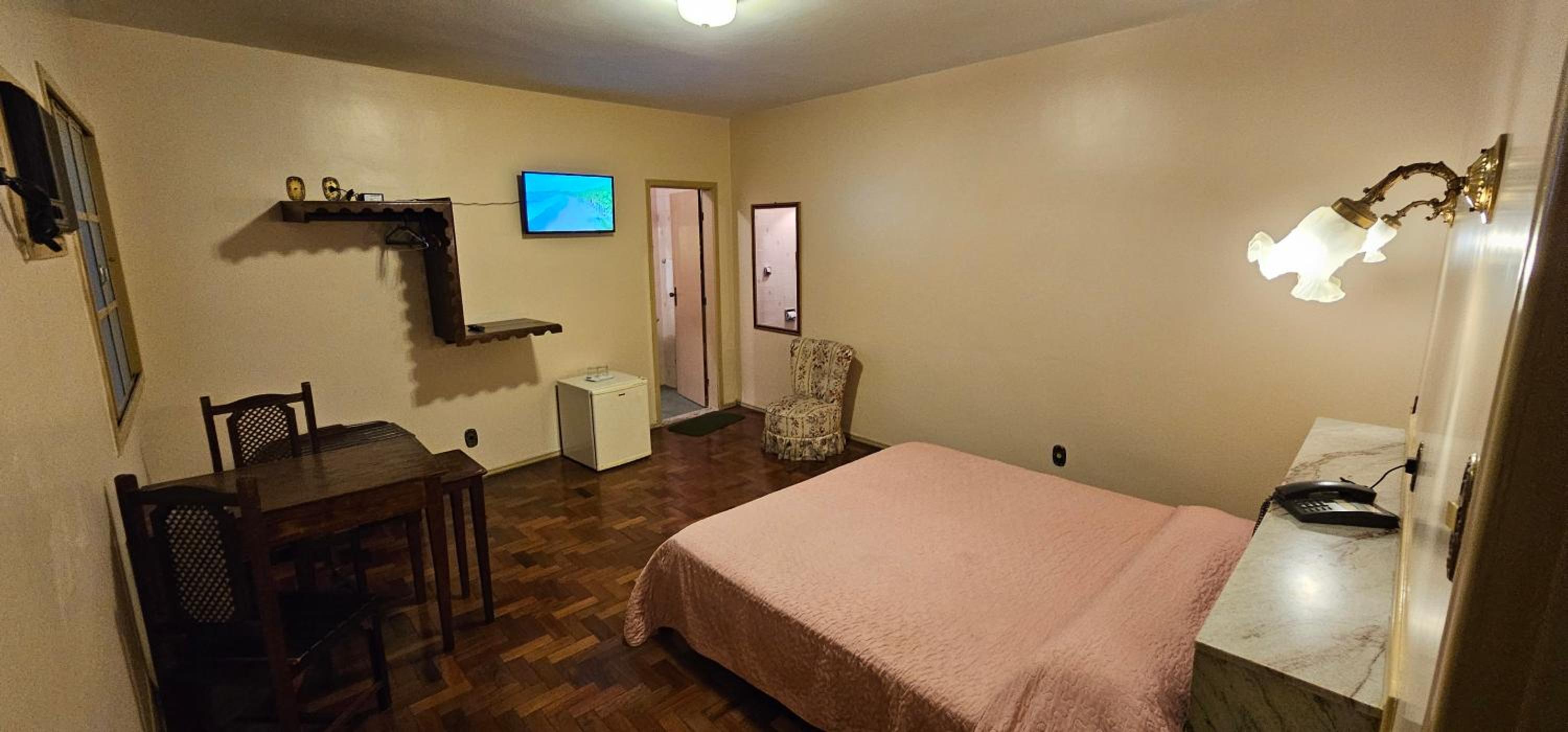 Double Room with Private Bathroom - Photo 1