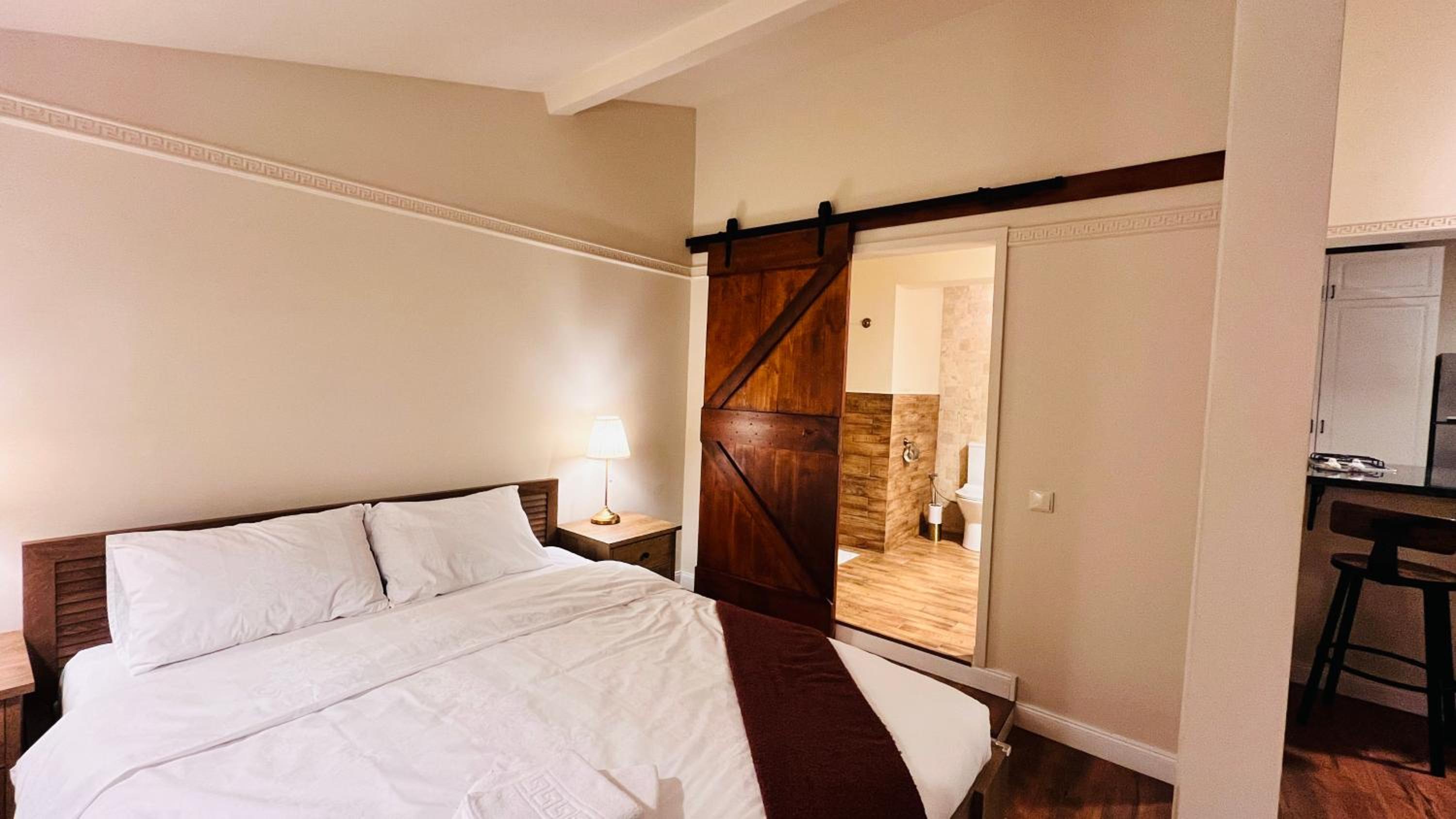 One-Bedroom Apartment - Photo 25