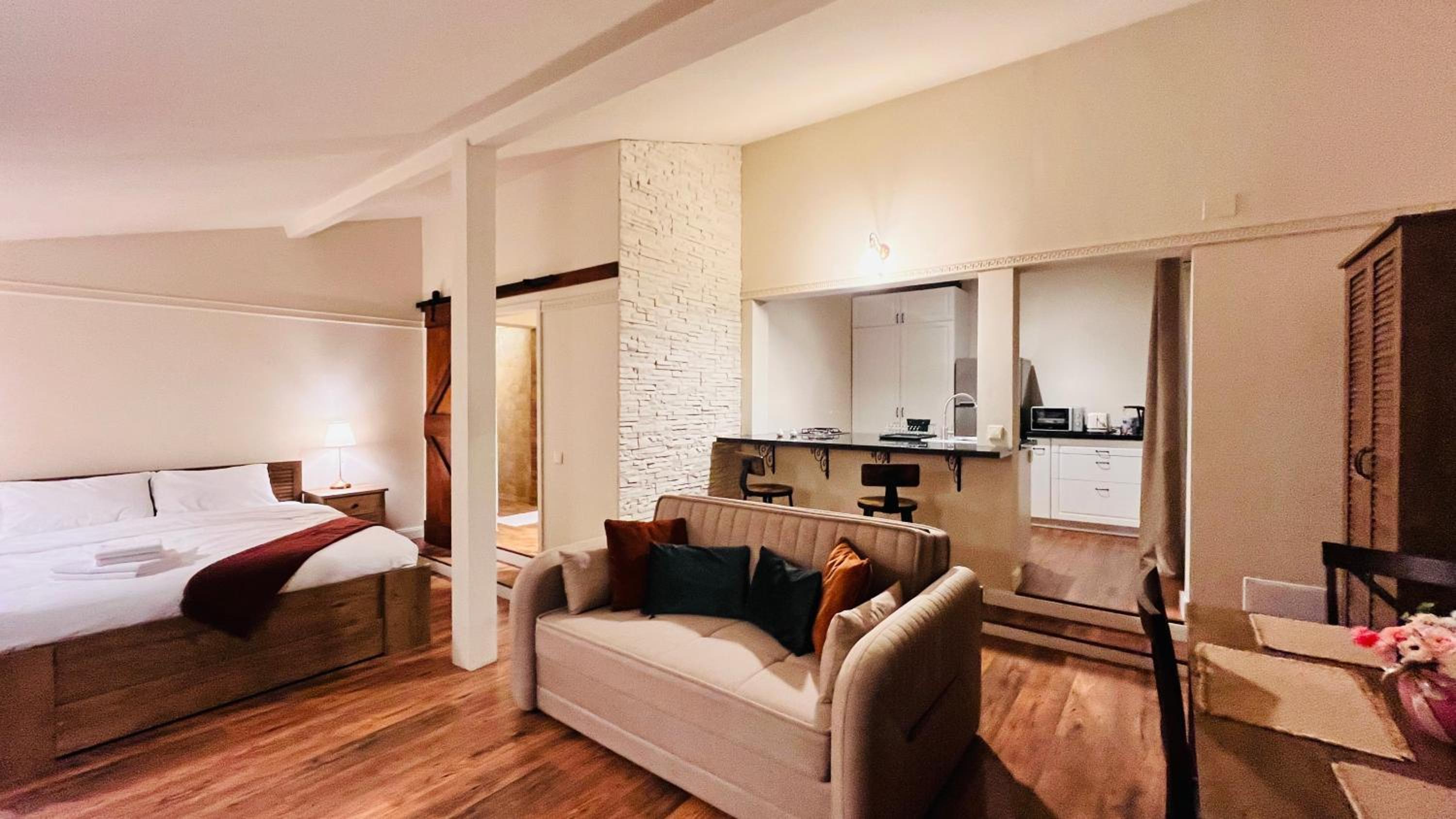 One-Bedroom Apartment - Photo 29