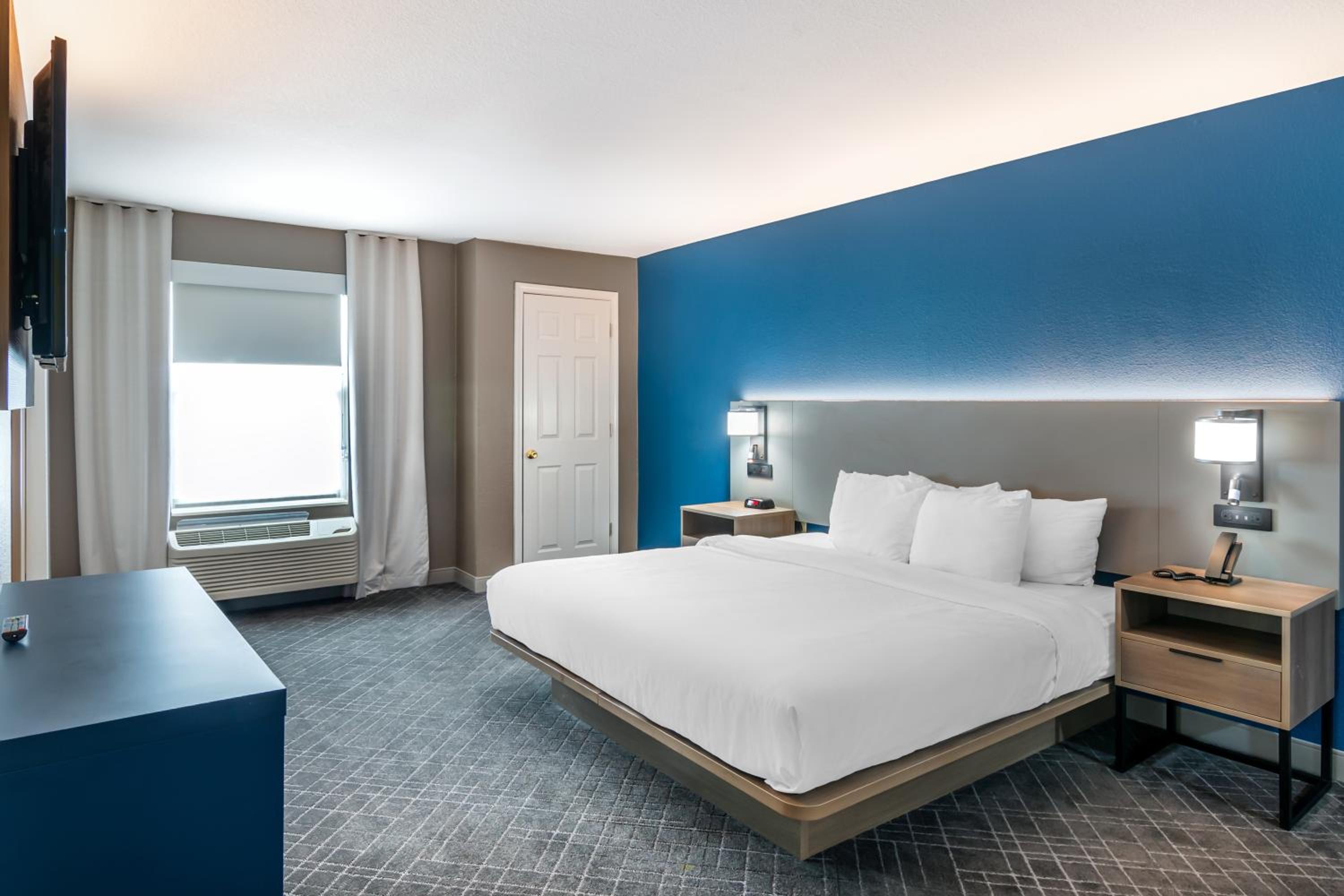 King Suite with Spa Bath - Photo 2