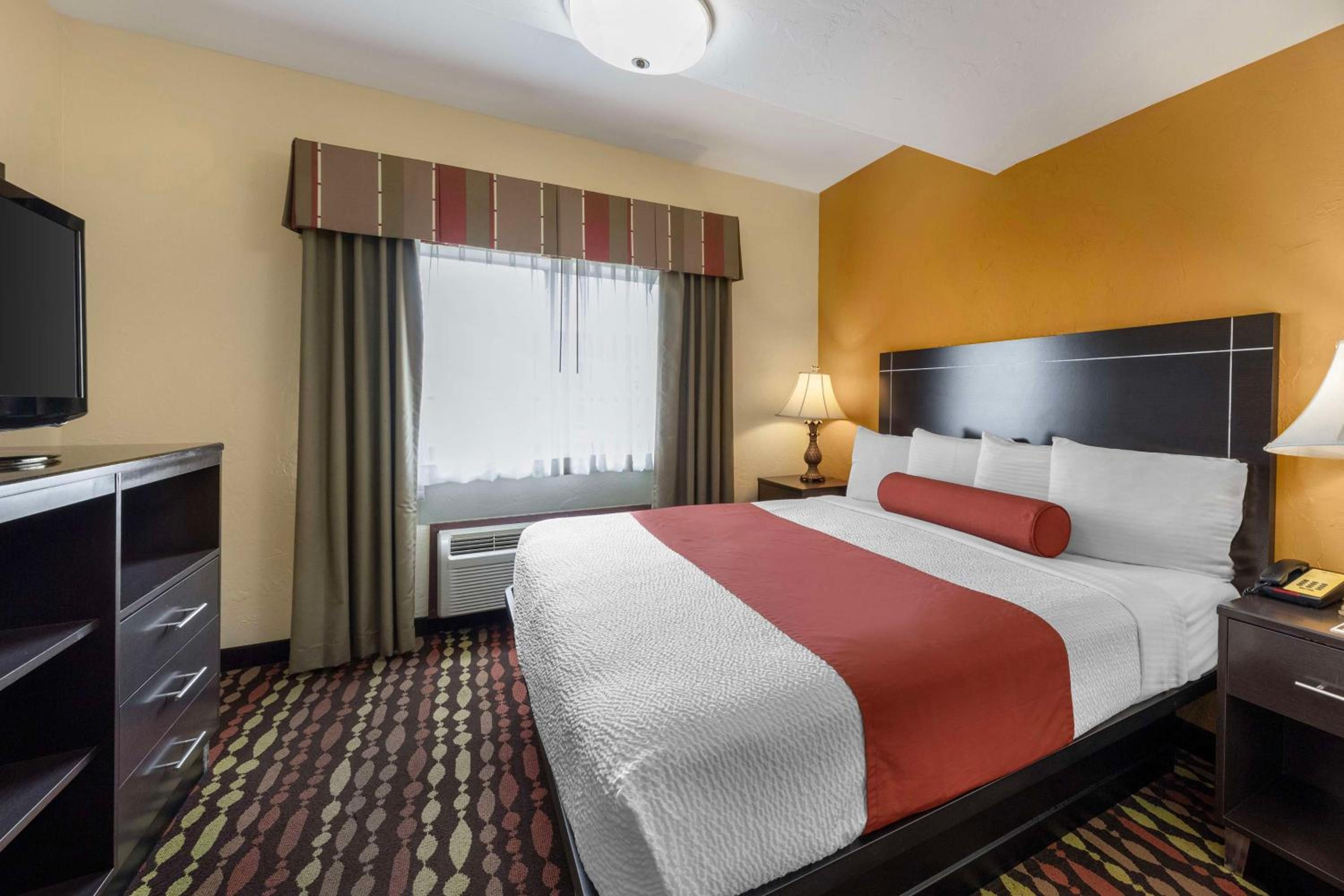 Best Western Greentree Inn & Suites