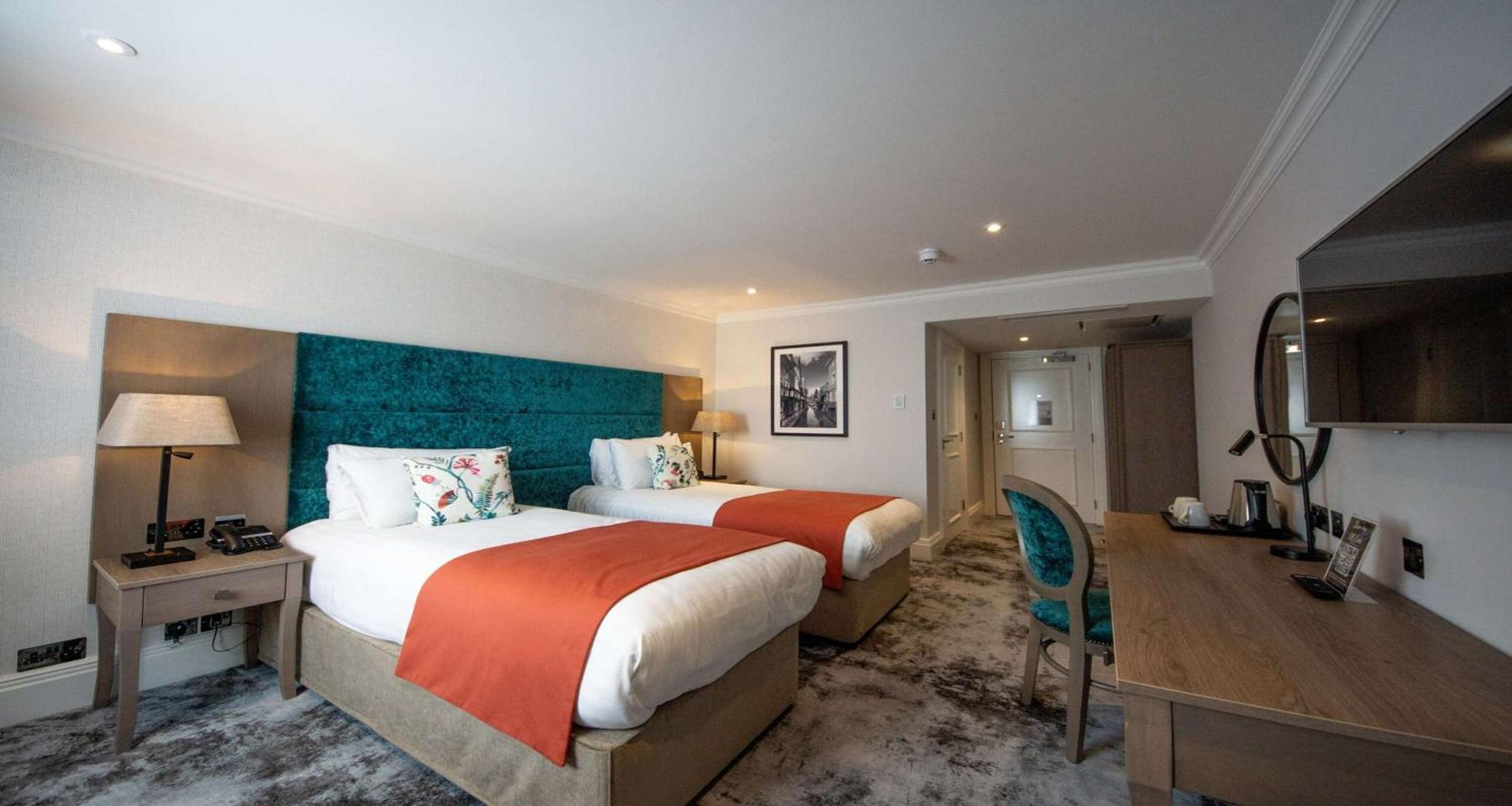 Standard Twin Room - Photo 2