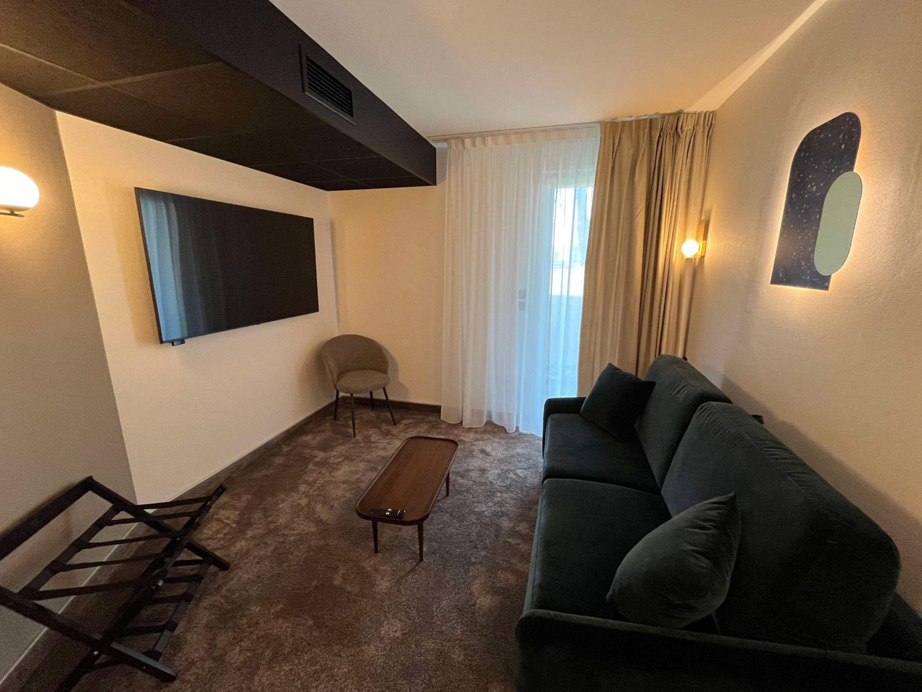 King Suite with Sofa Bed for Children - Non-Smoking
