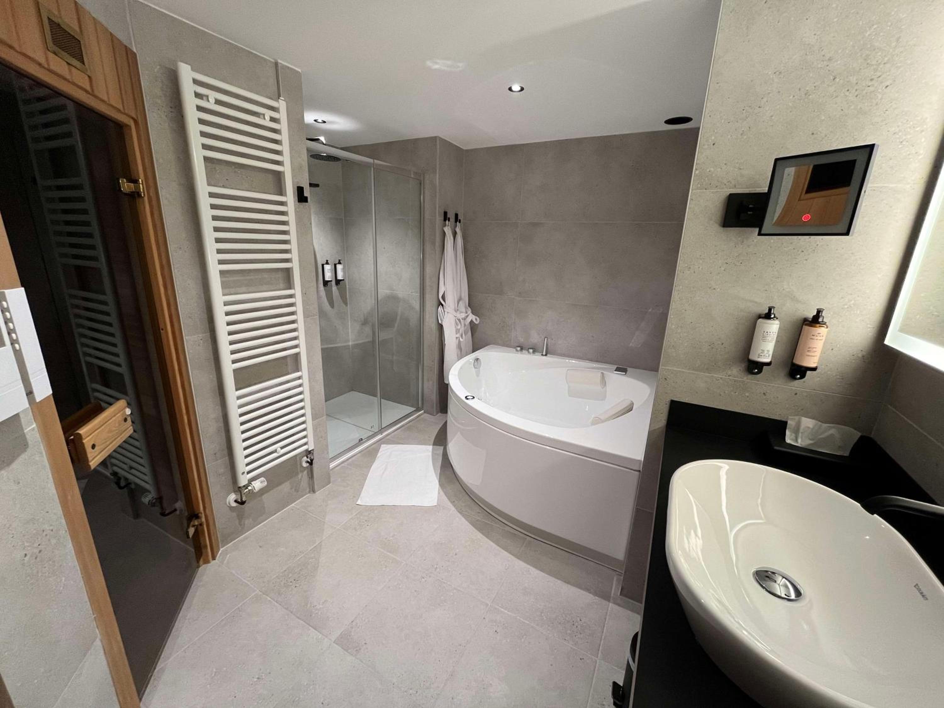 King Suite with Sofa Bed for Children - Non-Smoking