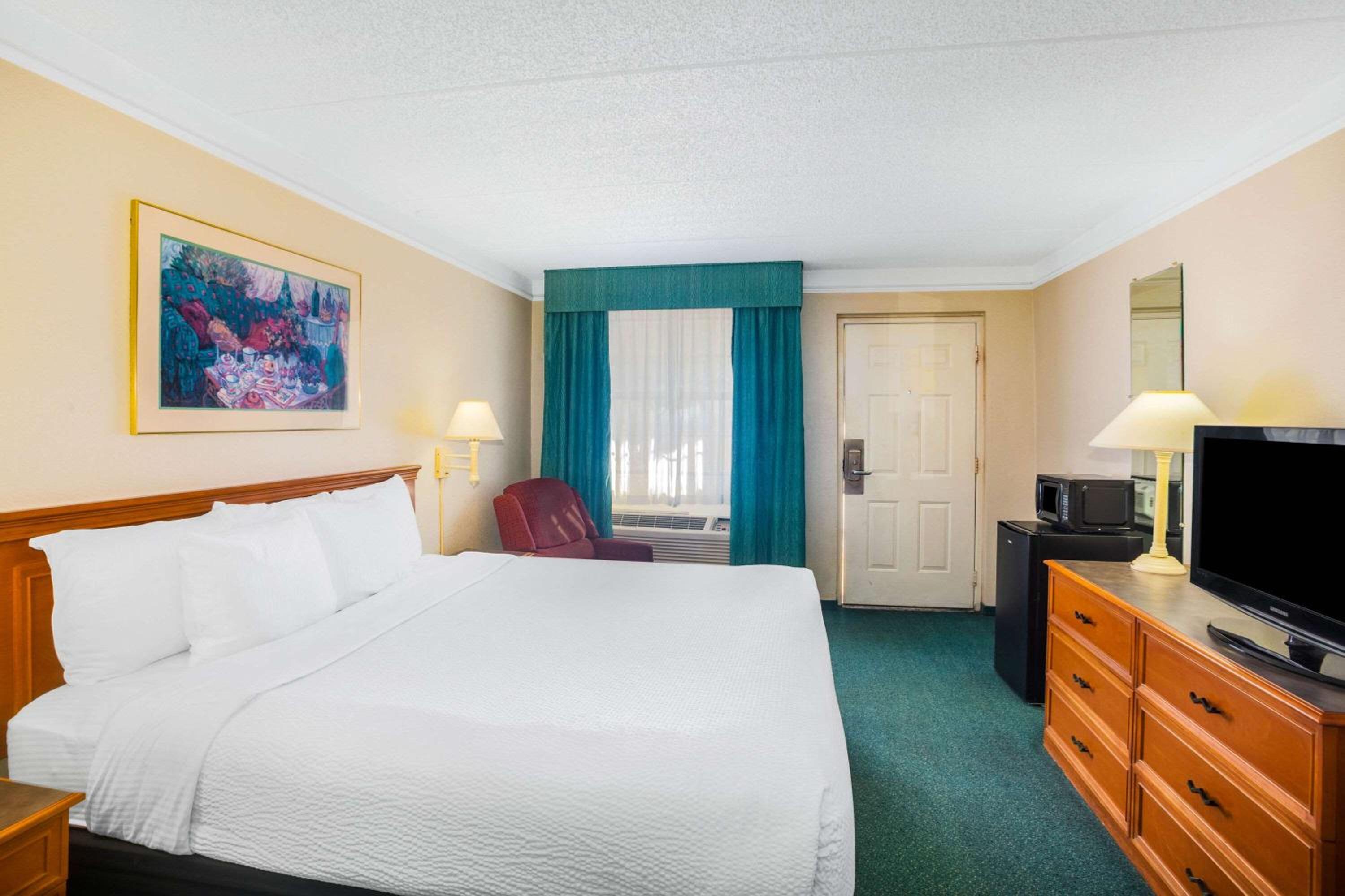 King Room - Non-Smoking photo 1