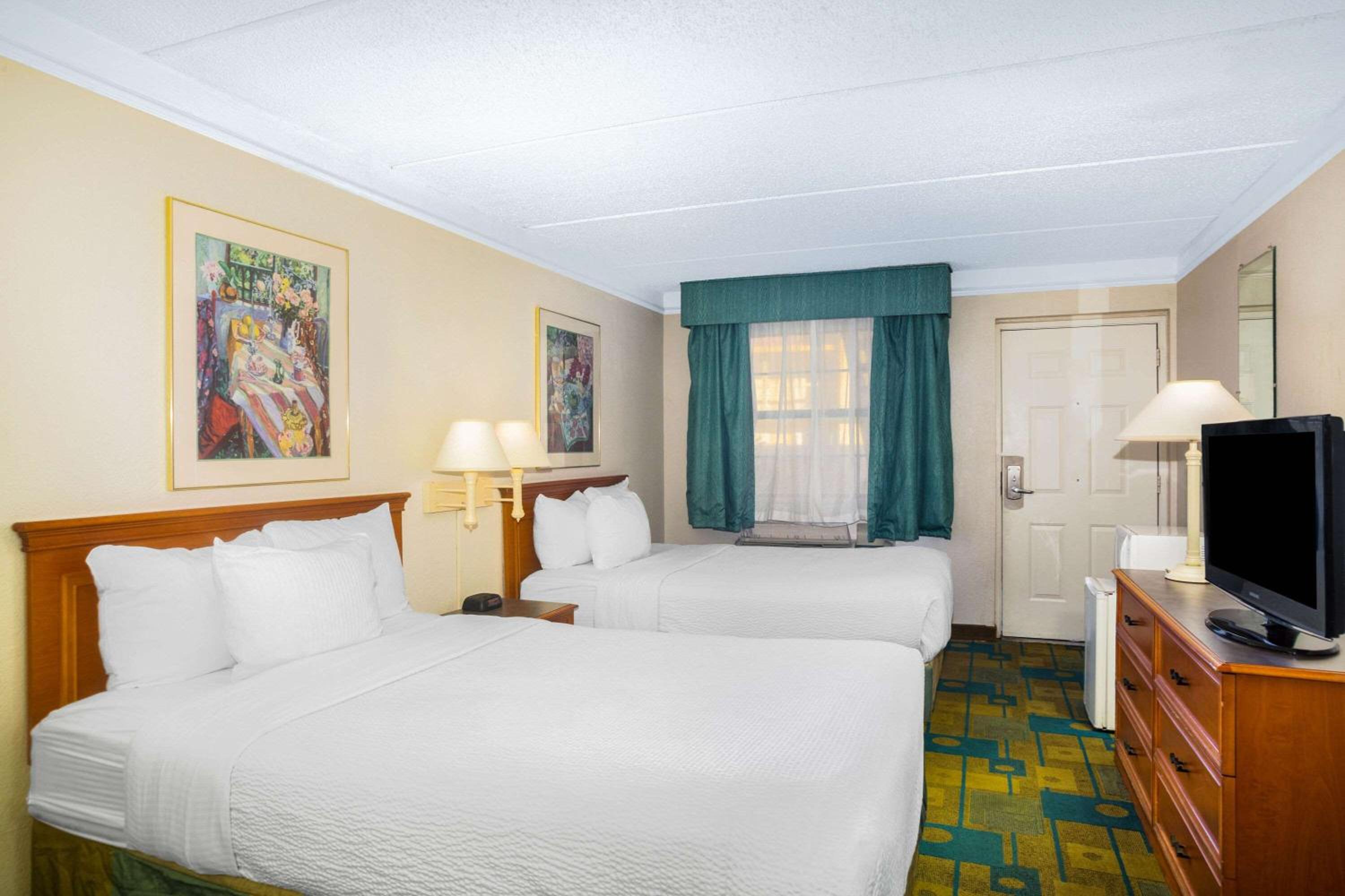 2 Double Beds, Mobility/Hearing Access Room, Bathtub w/ Grab Bars, Non-Smoking photo 1