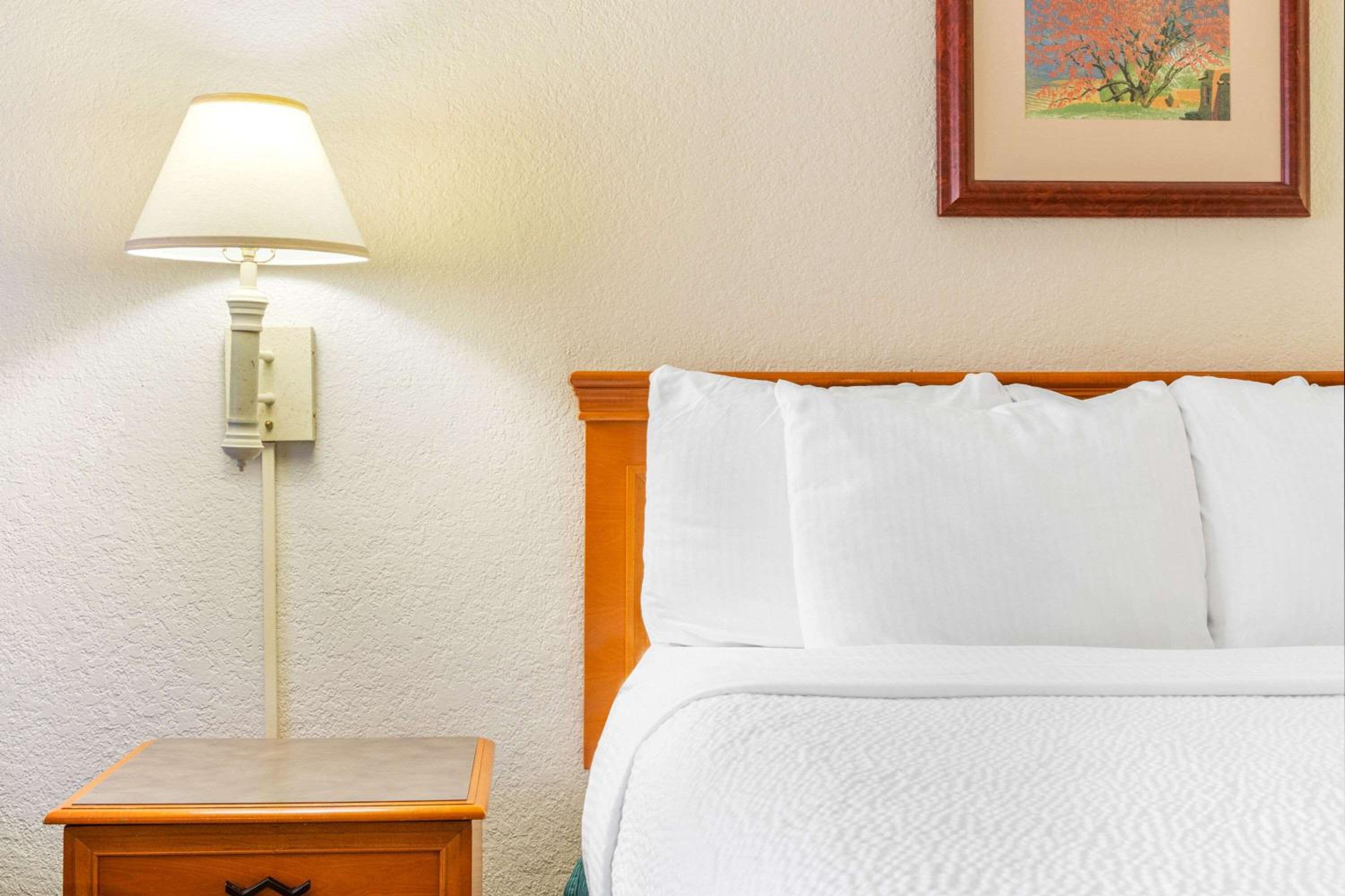 Deluxe Double Room with Two Double Beds - Non-Smoking photo 3
