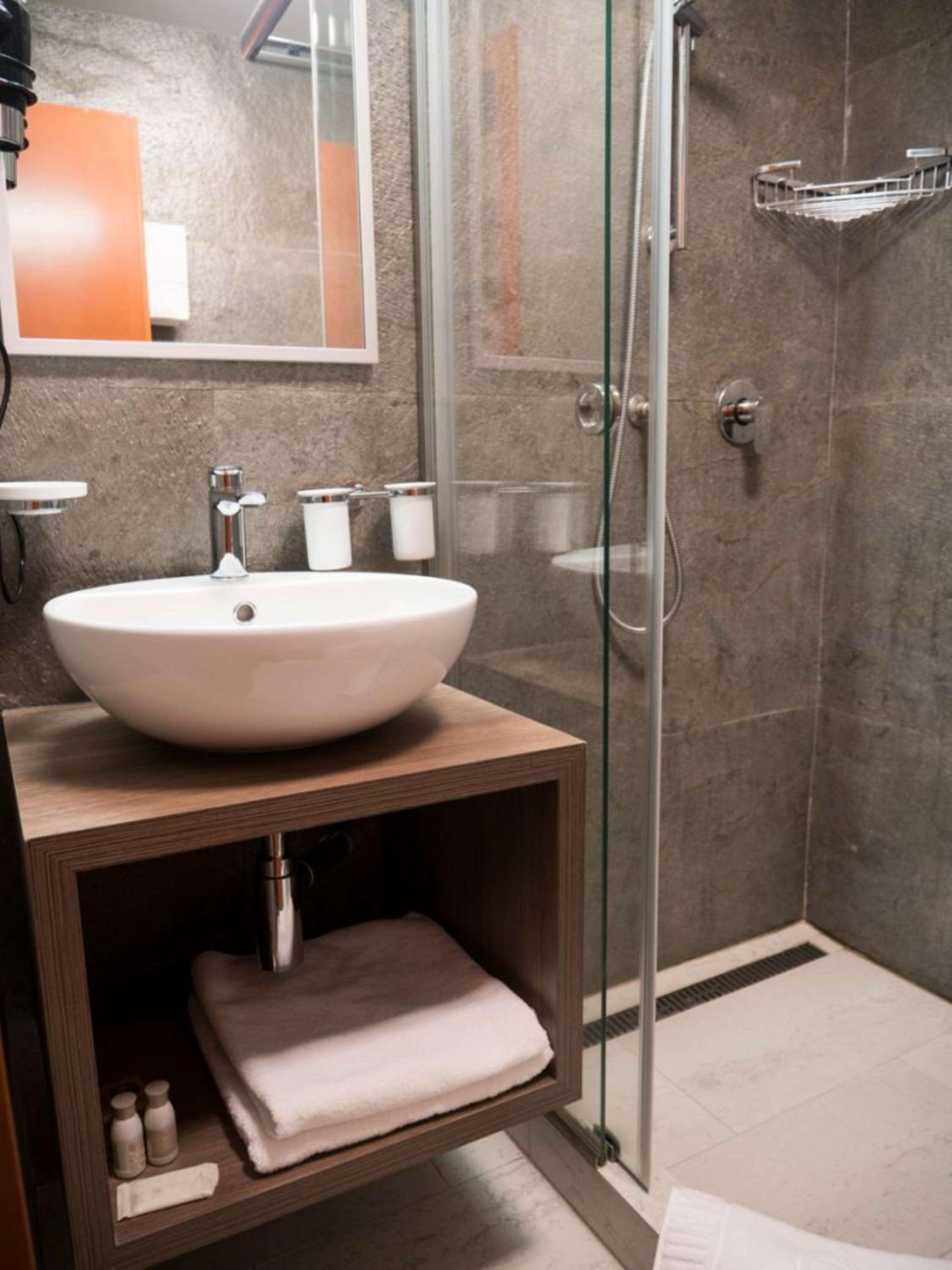 Deluxe King Suite photo 3