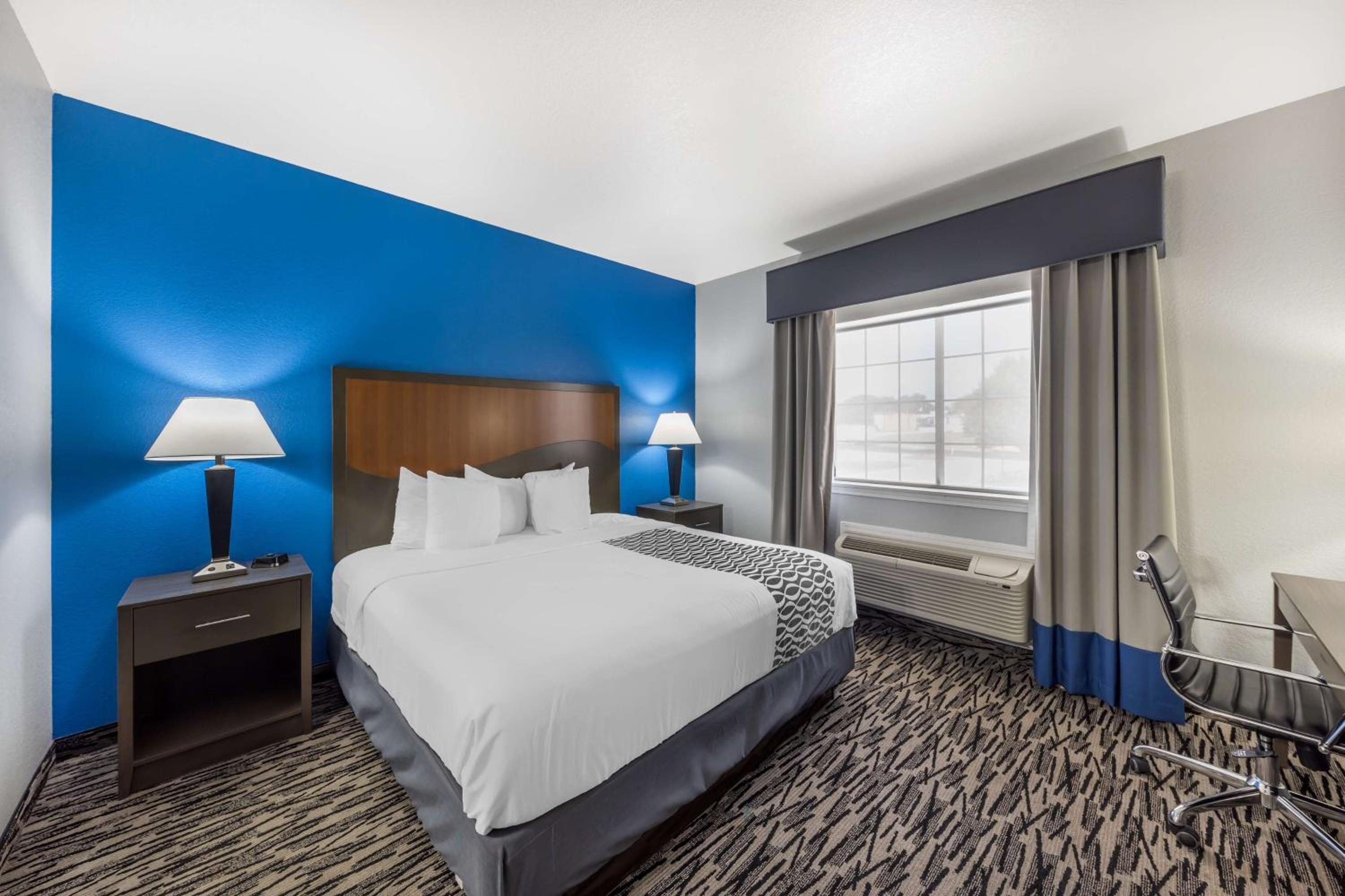 King Room - Non-Smoking - Photo 1