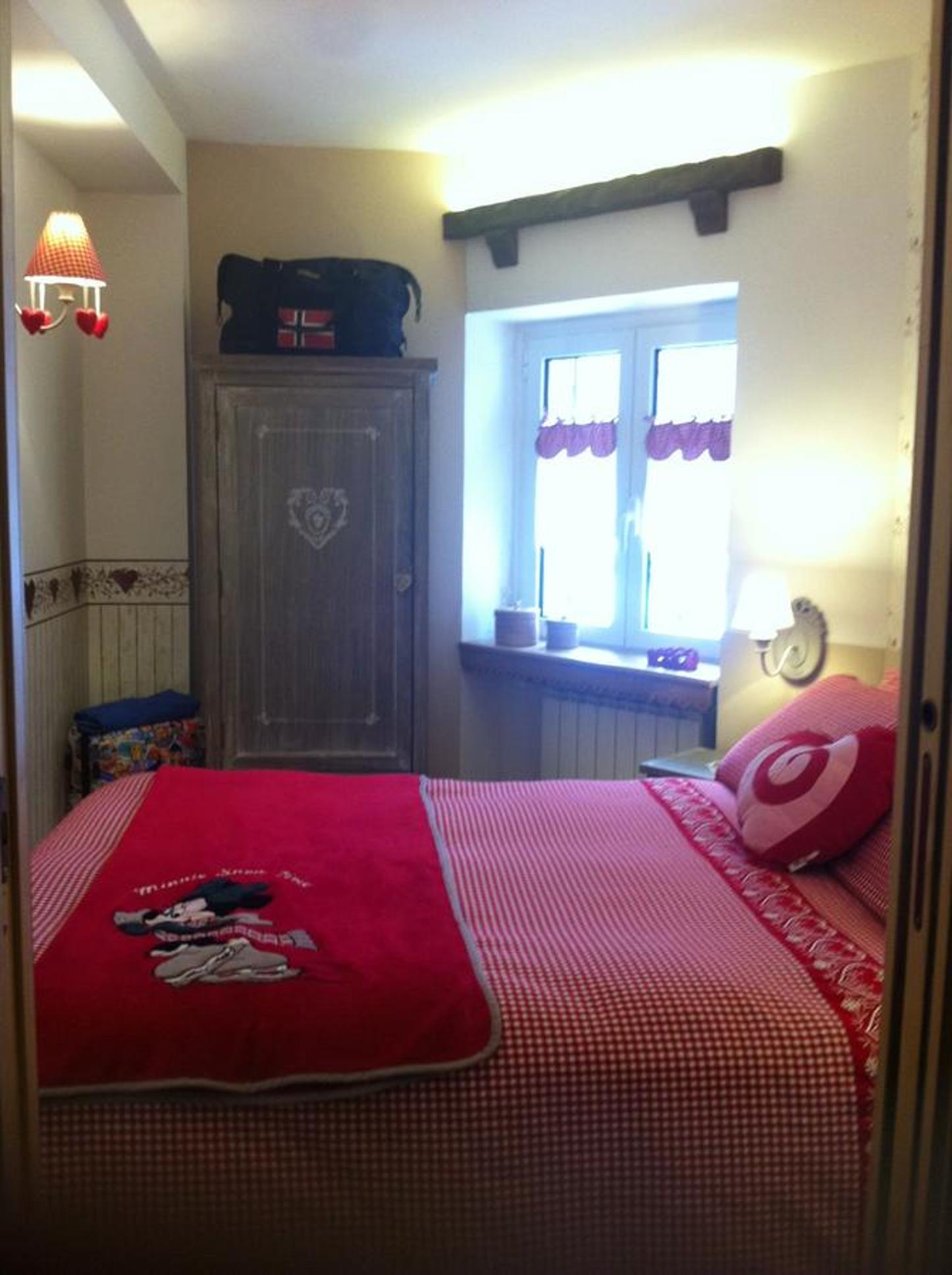 One-Bedroom Apartment with Mountain View photo 2