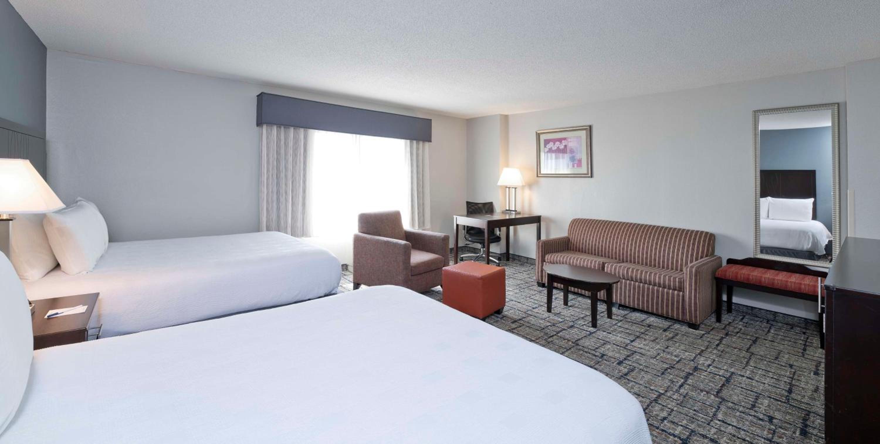 Queen Room with Two Queen Beds - Non-Smoking/Pet Friendly - Photo 6