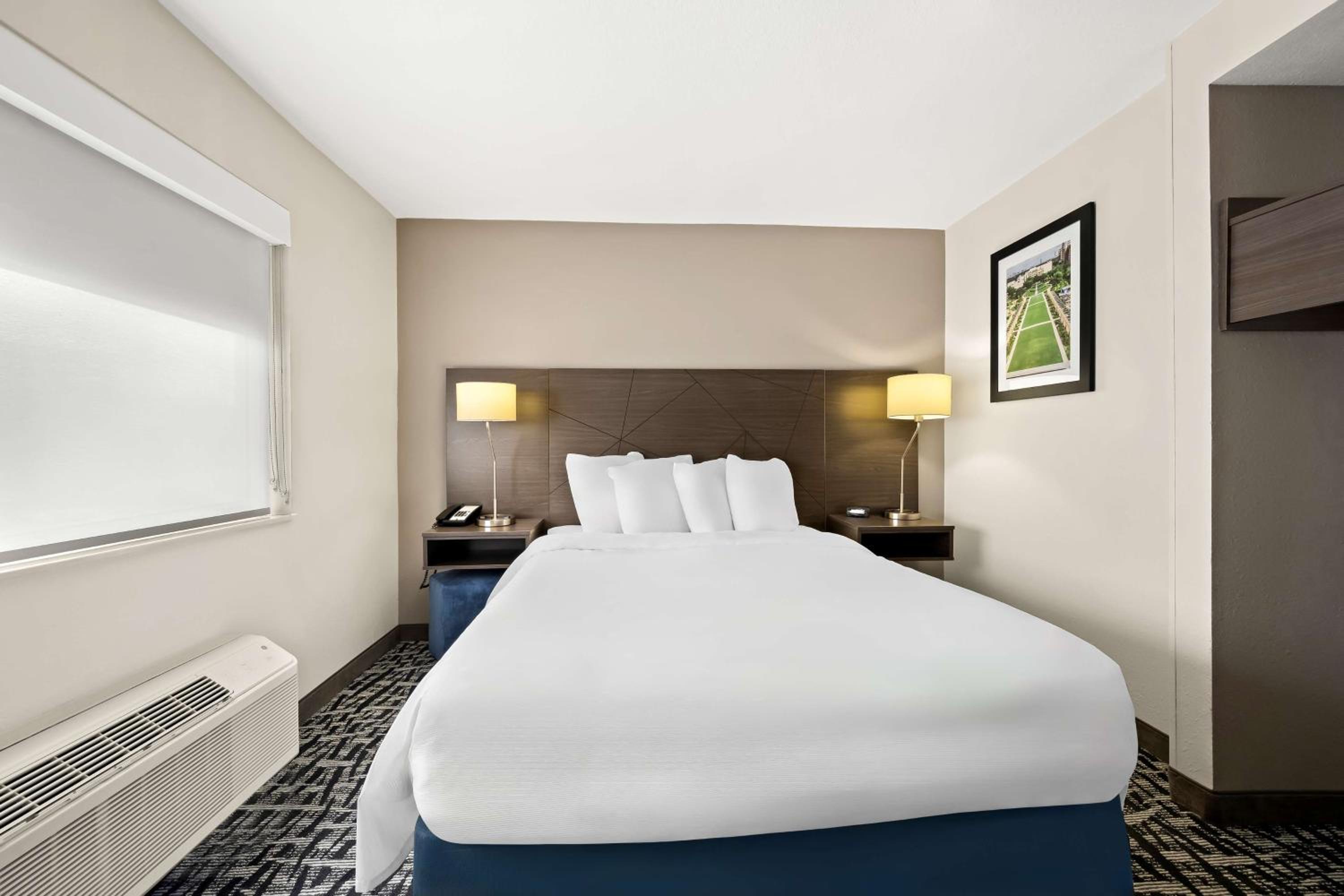 Queen Room - Non-Smoking - Photo 1