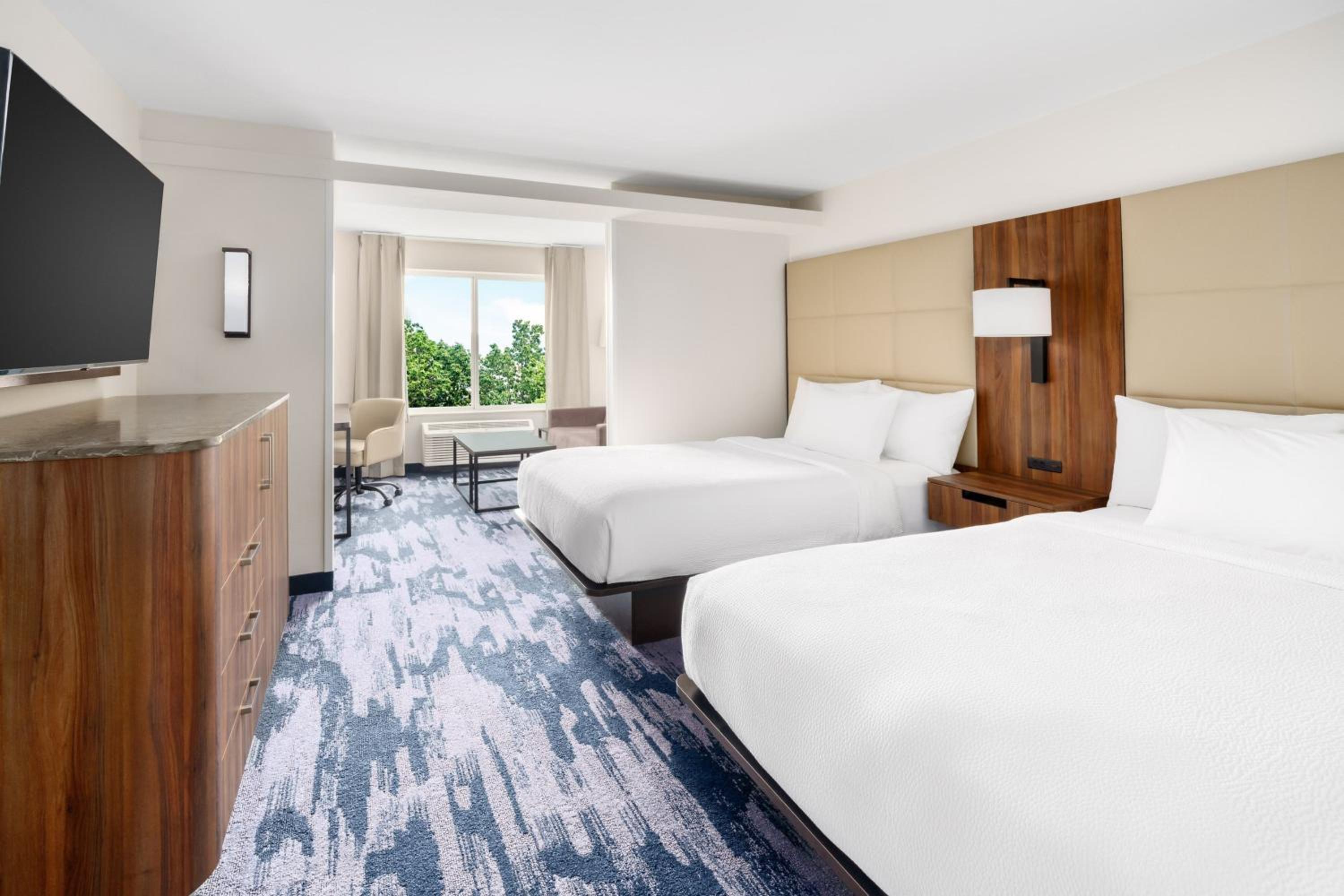 Executive Suite with Two Double Beds - Photo 4