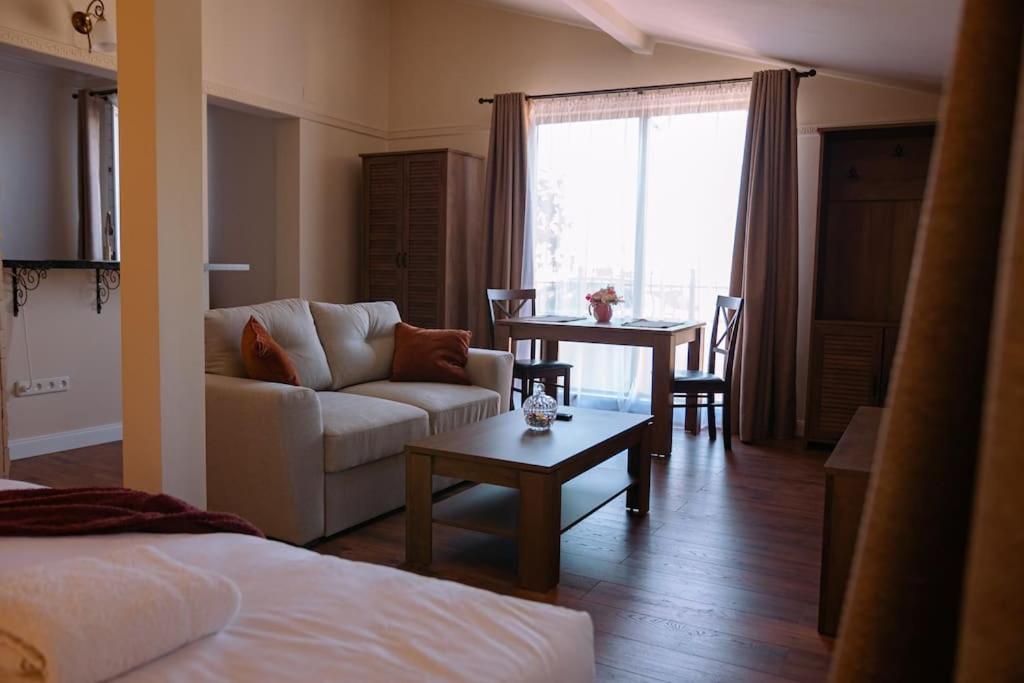 One-Bedroom Apartment - Photo 35
