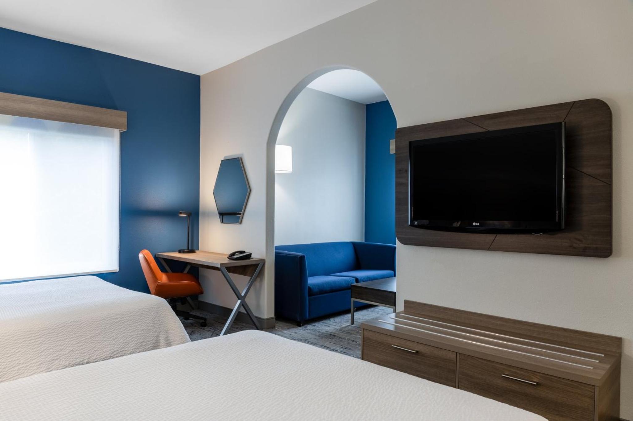 Studio Suite with Two Queen Beds - Non-Smoking - Photo 3