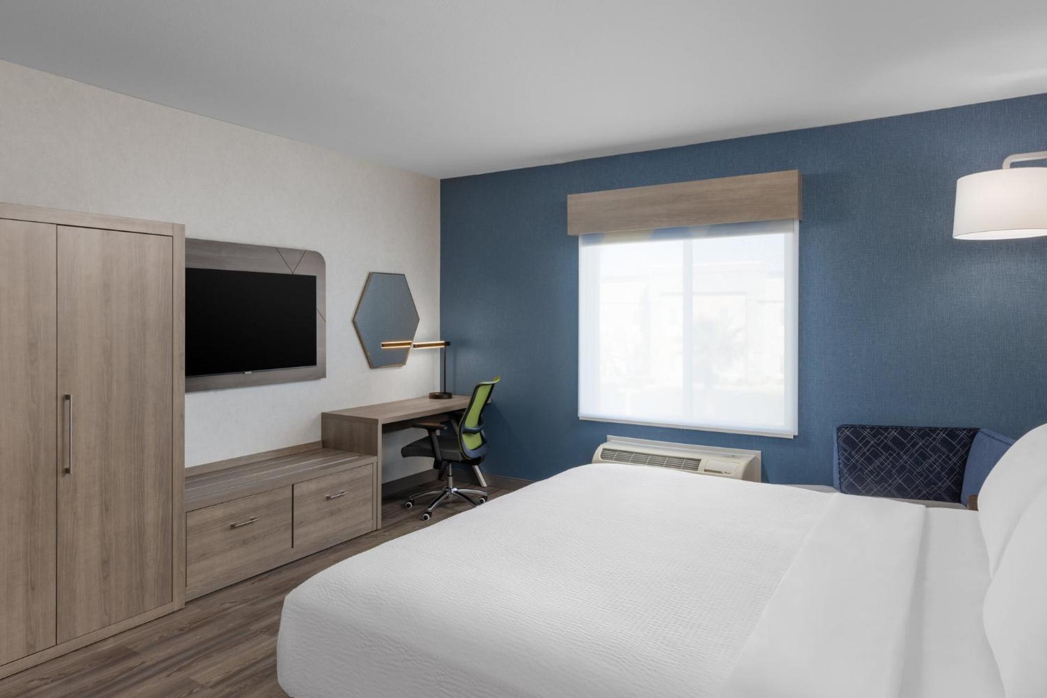 Standard King Room - Communications Accessible - Photo 1