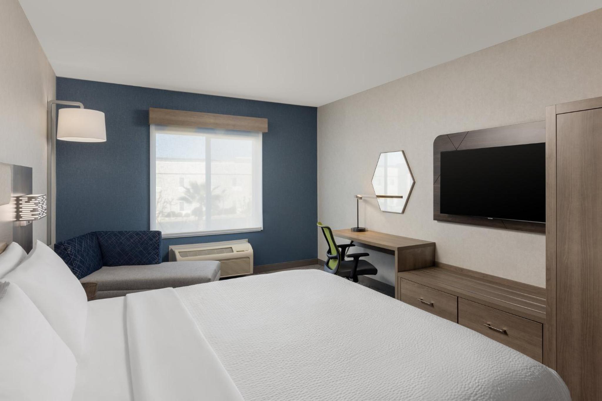 Standard King Room - Photo 2