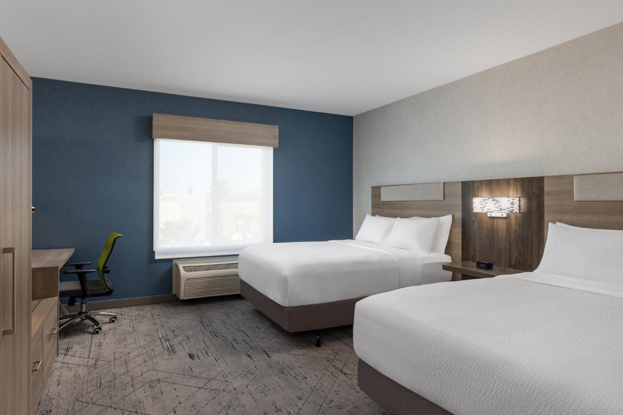 Standard Queen Room with Two Queen Beds - Communications Accessible - Photo 2