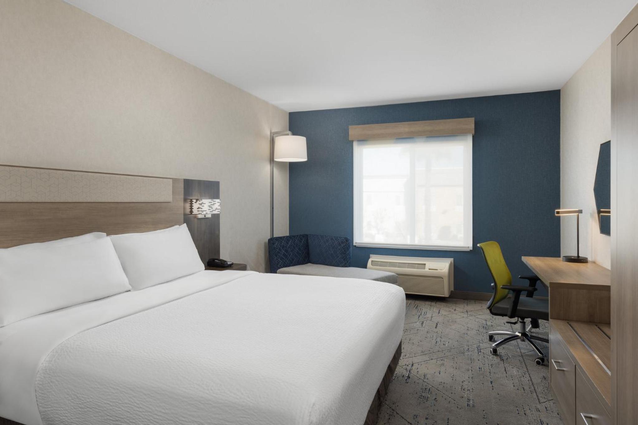 Standard King Room - Photo 4