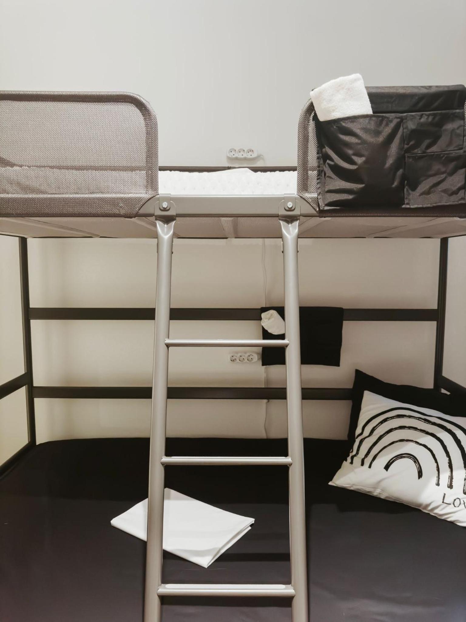 Female Dormitory Room photo 2