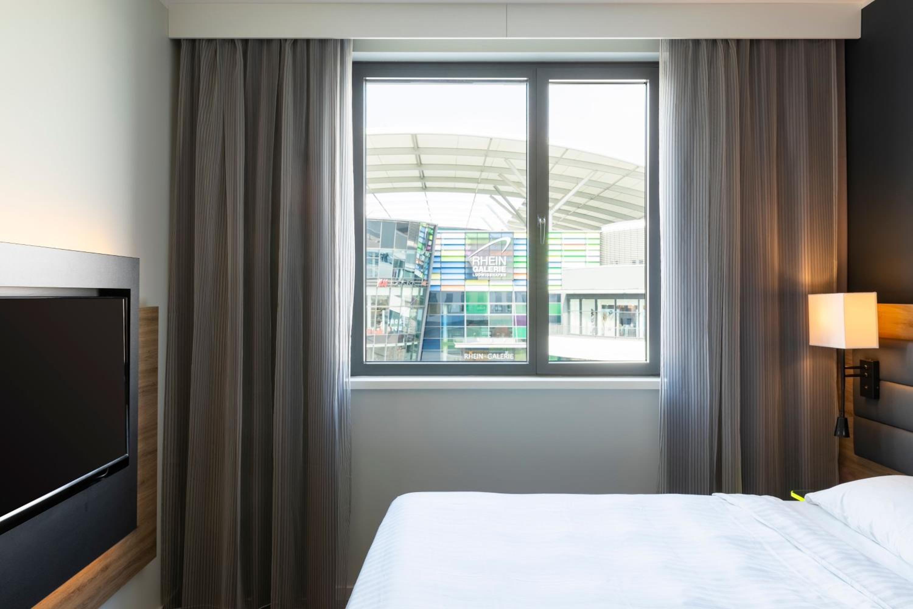 Moxy Sleeper, Guest room, 1 Queen