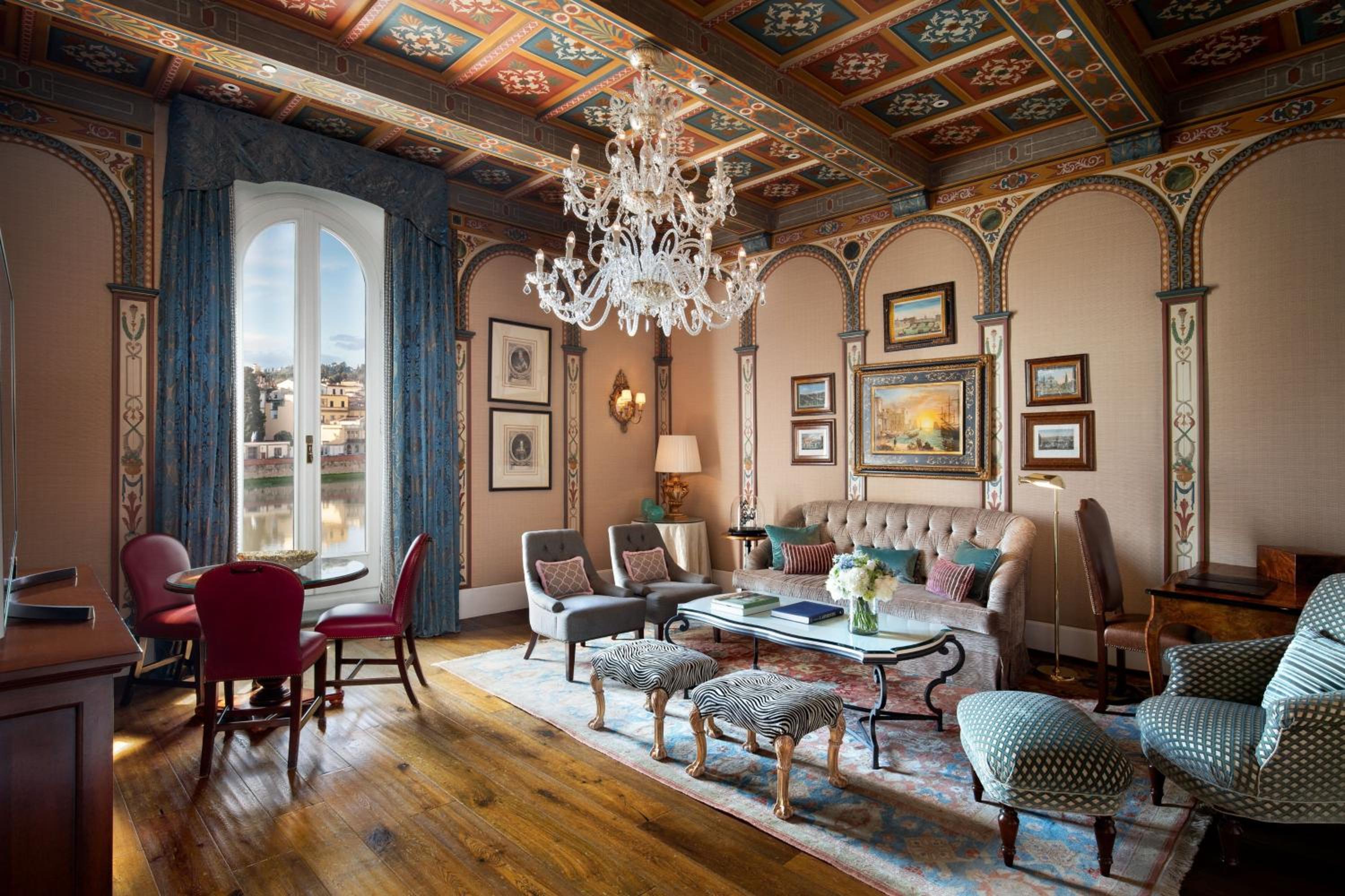 Royal, Suite, 1 King