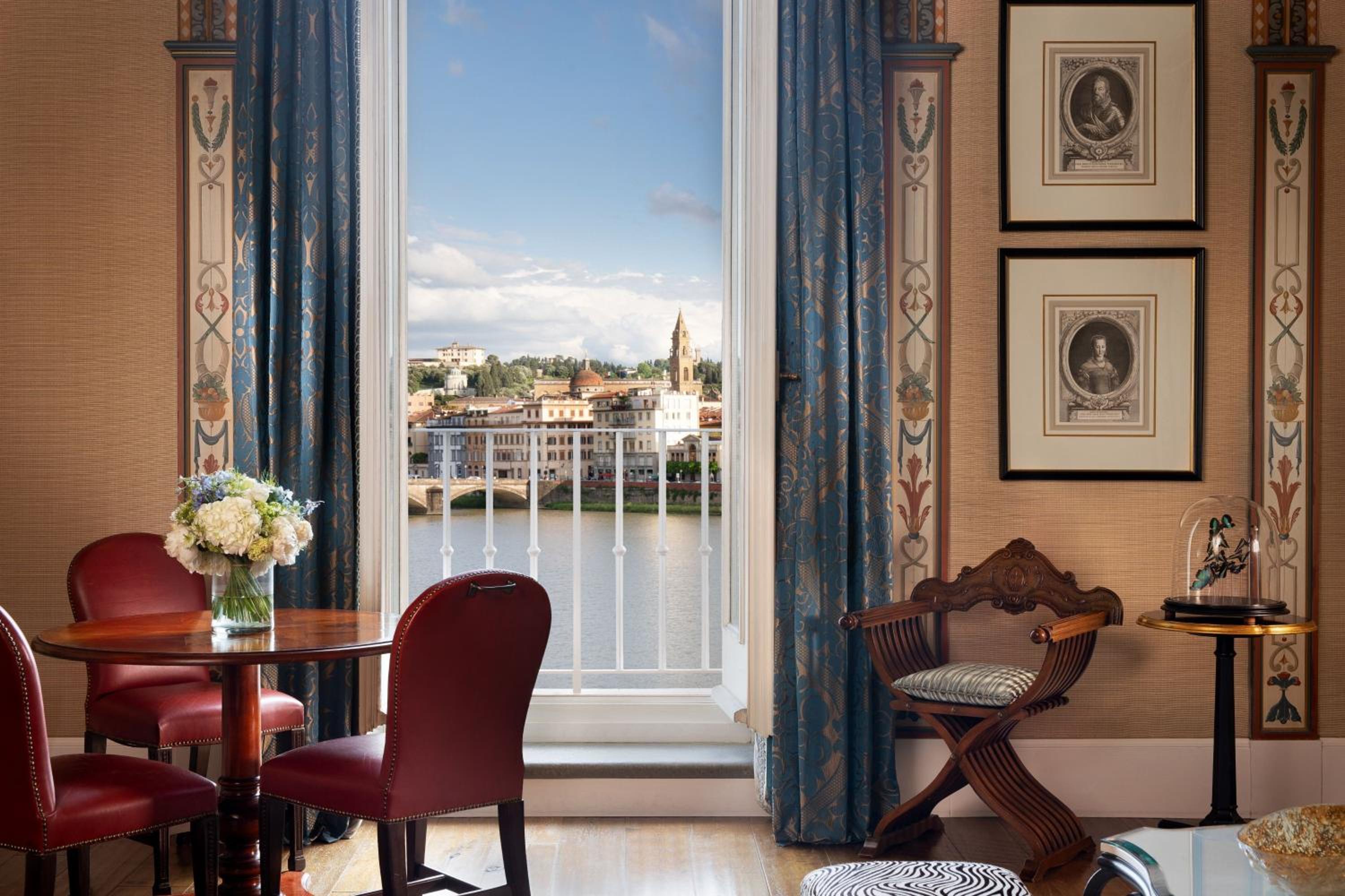 Royal, Suite, 1 King