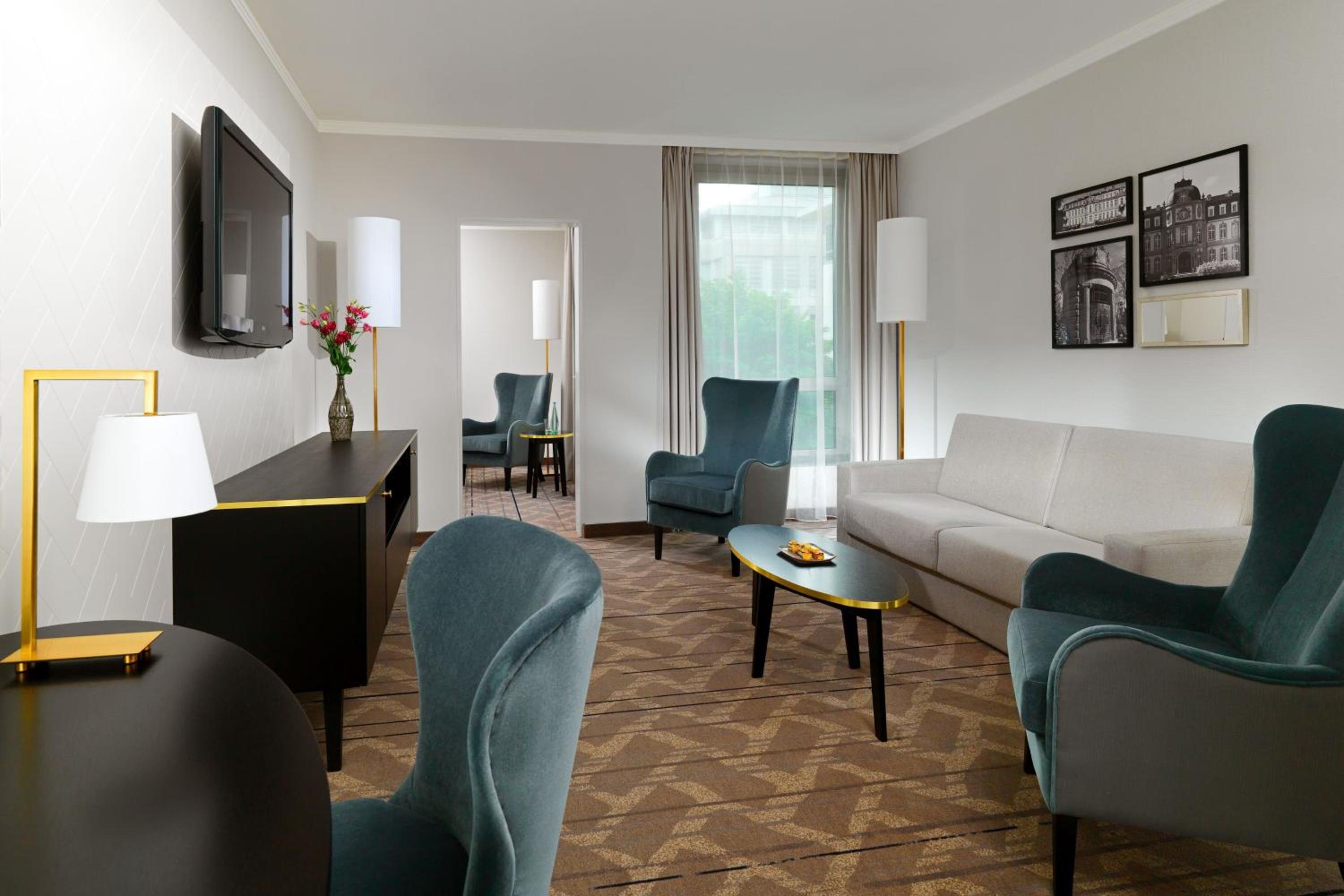 One-Bedroom King Suite with Sofa Bed - Photo 7