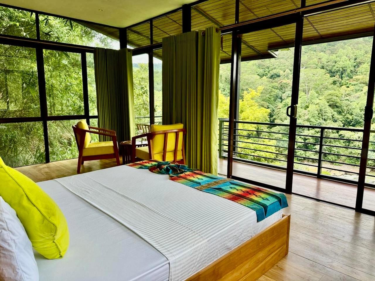 King Room with Lake View with Free nature walk and 10% off F&B and Spa